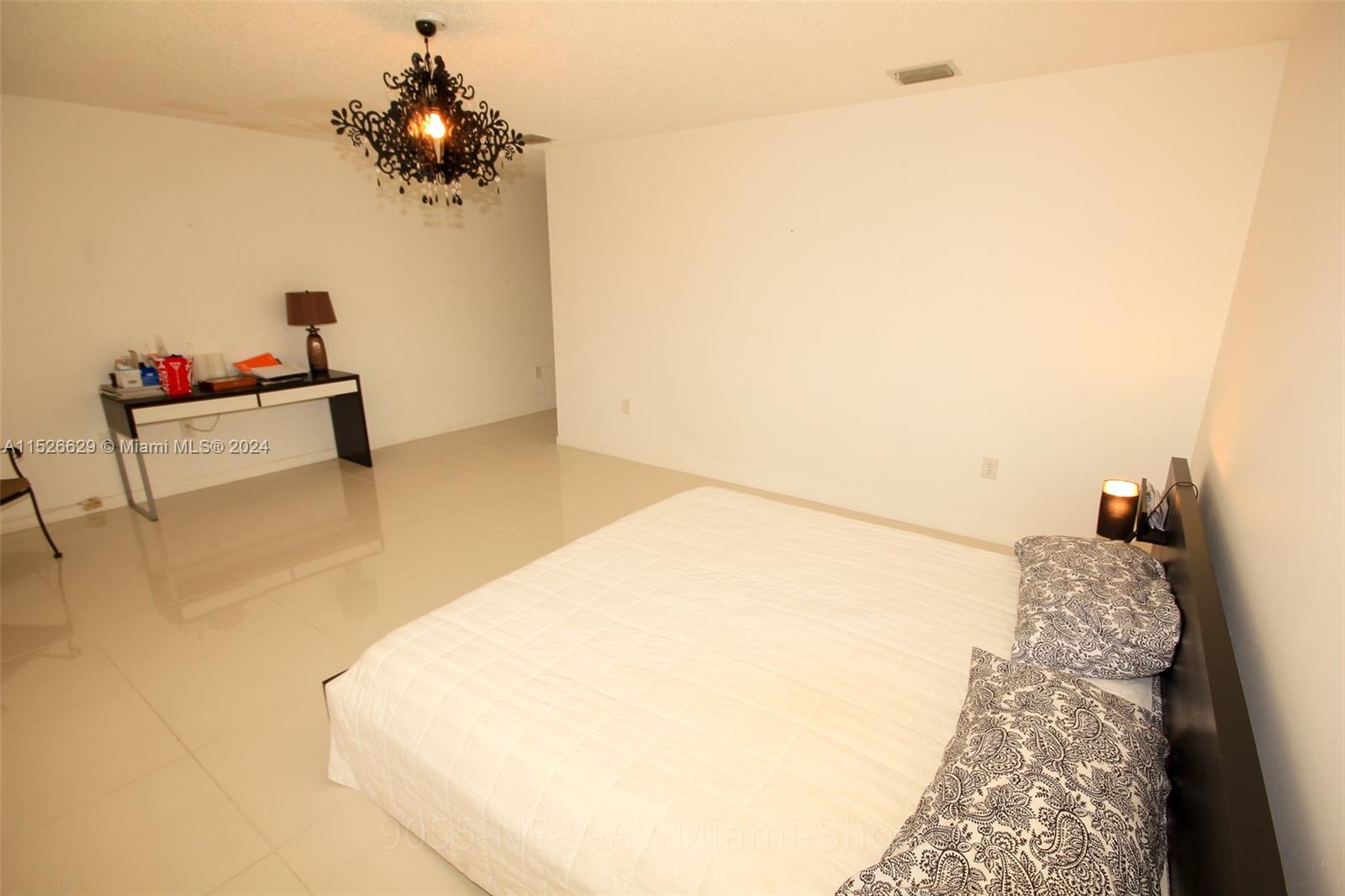 9055 NE 2nd Ave, Miami Shores, Florida 33138, 3 Bedrooms Bedrooms, ,2 BathroomsBathrooms,Residentiallease,For Rent,9055 NE 2nd Ave,A11526629