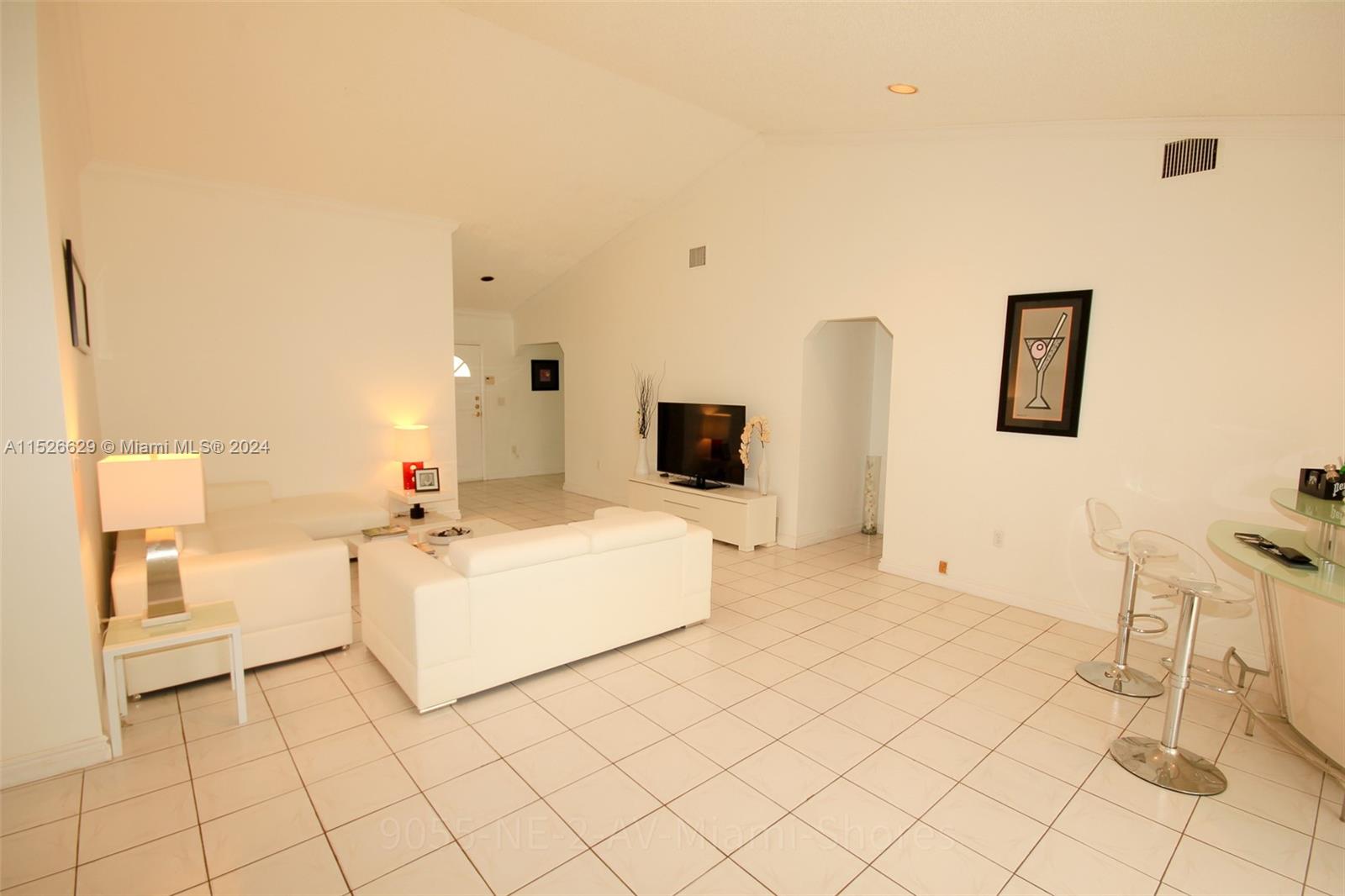 9055 NE 2nd Ave, Miami Shores, Florida 33138, 3 Bedrooms Bedrooms, ,2 BathroomsBathrooms,Residentiallease,For Rent,9055 NE 2nd Ave,A11526629