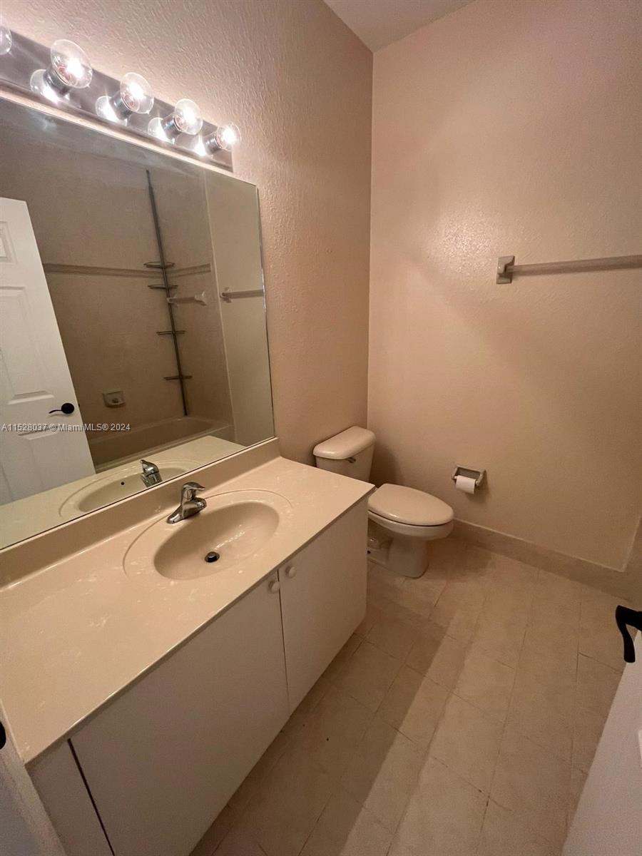 1536 SE 26th St 205, Homestead, Florida 33035, 3 Bedrooms Bedrooms, ,2 BathroomsBathrooms,Residential,For Sale,1536 SE 26th St 205,A11528037