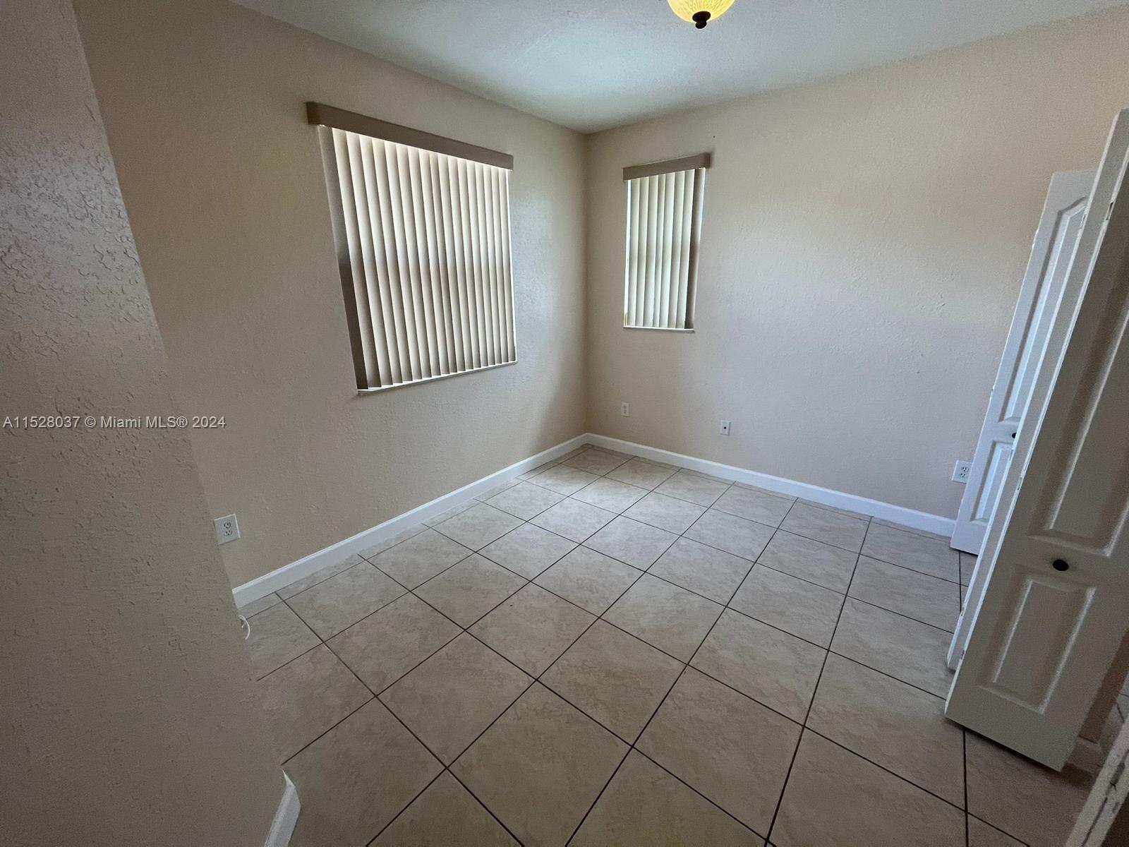 1536 SE 26th St 205, Homestead, Florida 33035, 3 Bedrooms Bedrooms, ,2 BathroomsBathrooms,Residential,For Sale,1536 SE 26th St 205,A11528037