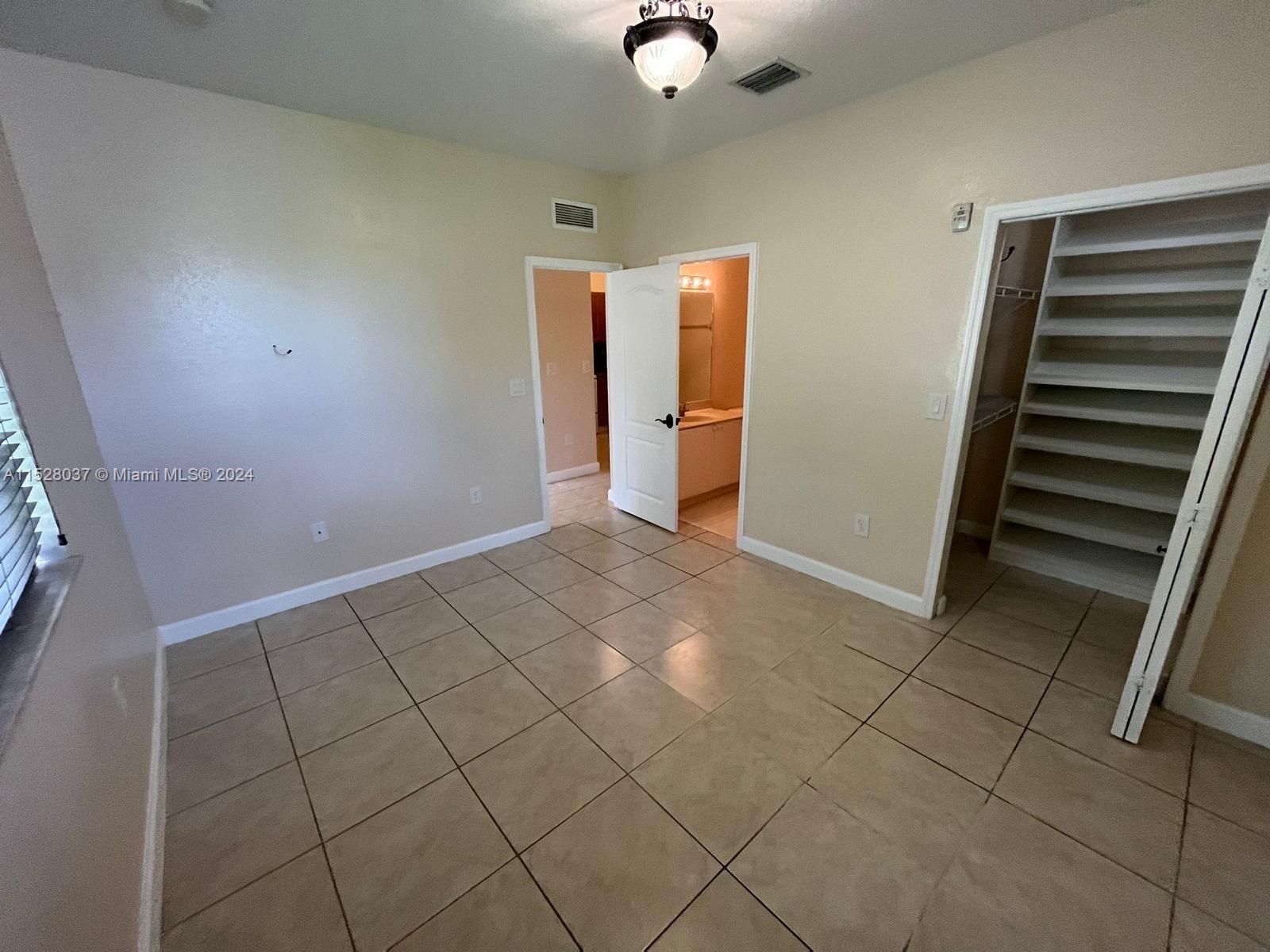1536 SE 26th St 205, Homestead, Florida 33035, 3 Bedrooms Bedrooms, ,2 BathroomsBathrooms,Residential,For Sale,1536 SE 26th St 205,A11528037