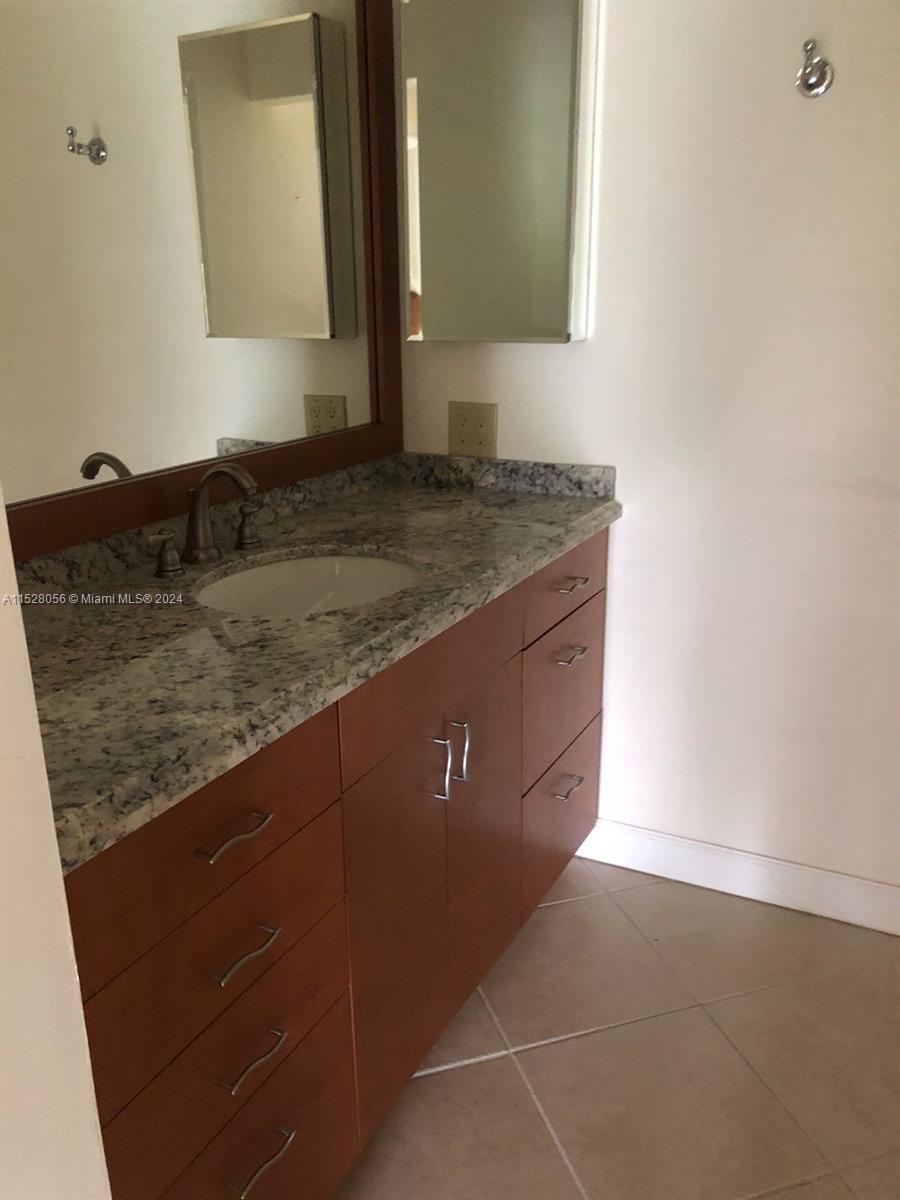 4000 N Hills Dr 32, Hollywood, Florida 33021, 2 Bedrooms Bedrooms, ,2 BathroomsBathrooms,Residential,For Sale,4000 N Hills Dr 32,A11528056