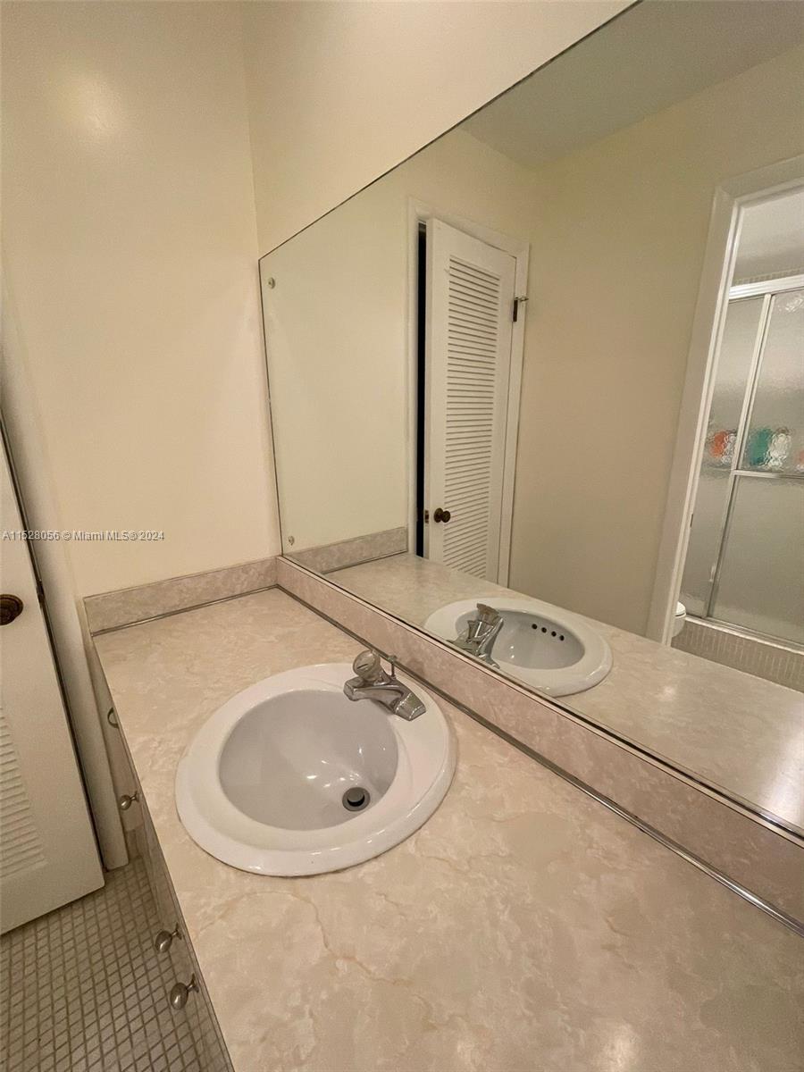 4000 N Hills Dr 32, Hollywood, Florida 33021, 2 Bedrooms Bedrooms, ,2 BathroomsBathrooms,Residential,For Sale,4000 N Hills Dr 32,A11528056