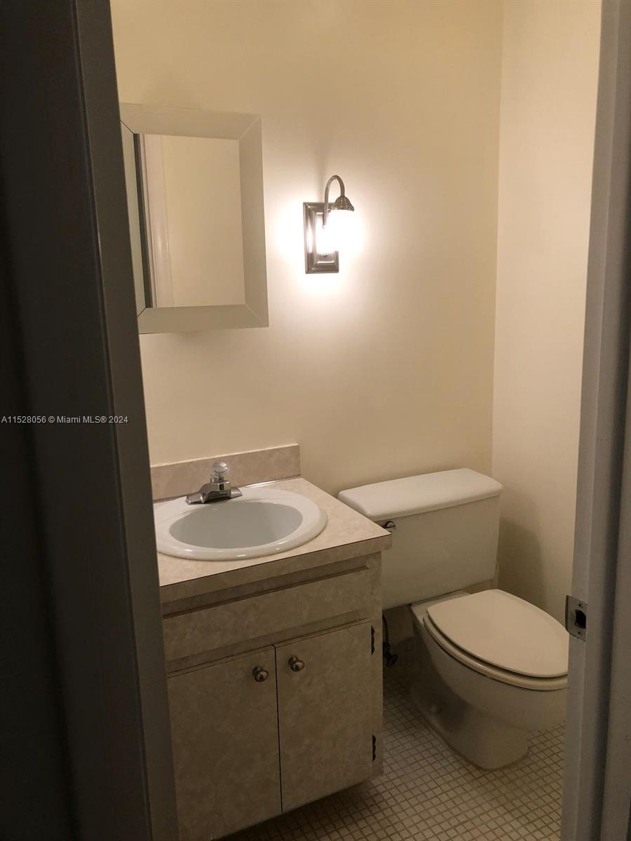 4000 N Hills Dr 32, Hollywood, Florida 33021, 2 Bedrooms Bedrooms, ,2 BathroomsBathrooms,Residential,For Sale,4000 N Hills Dr 32,A11528056