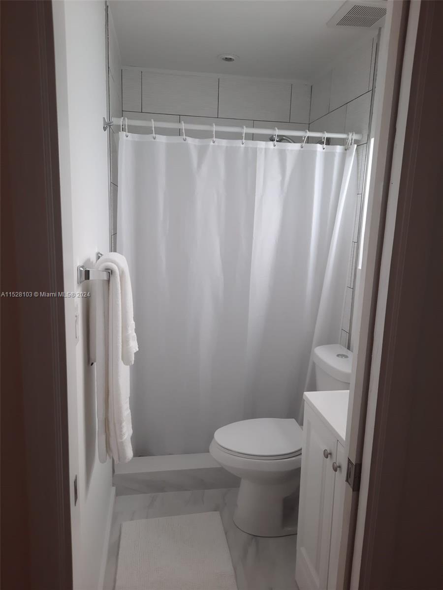 6350 SW 3rd St 101, Pembroke Pines, Florida 33023, 1 Bedroom Bedrooms, ,1 BathroomBathrooms,Residentiallease,For Rent,6350 SW 3rd St 101,A11528103