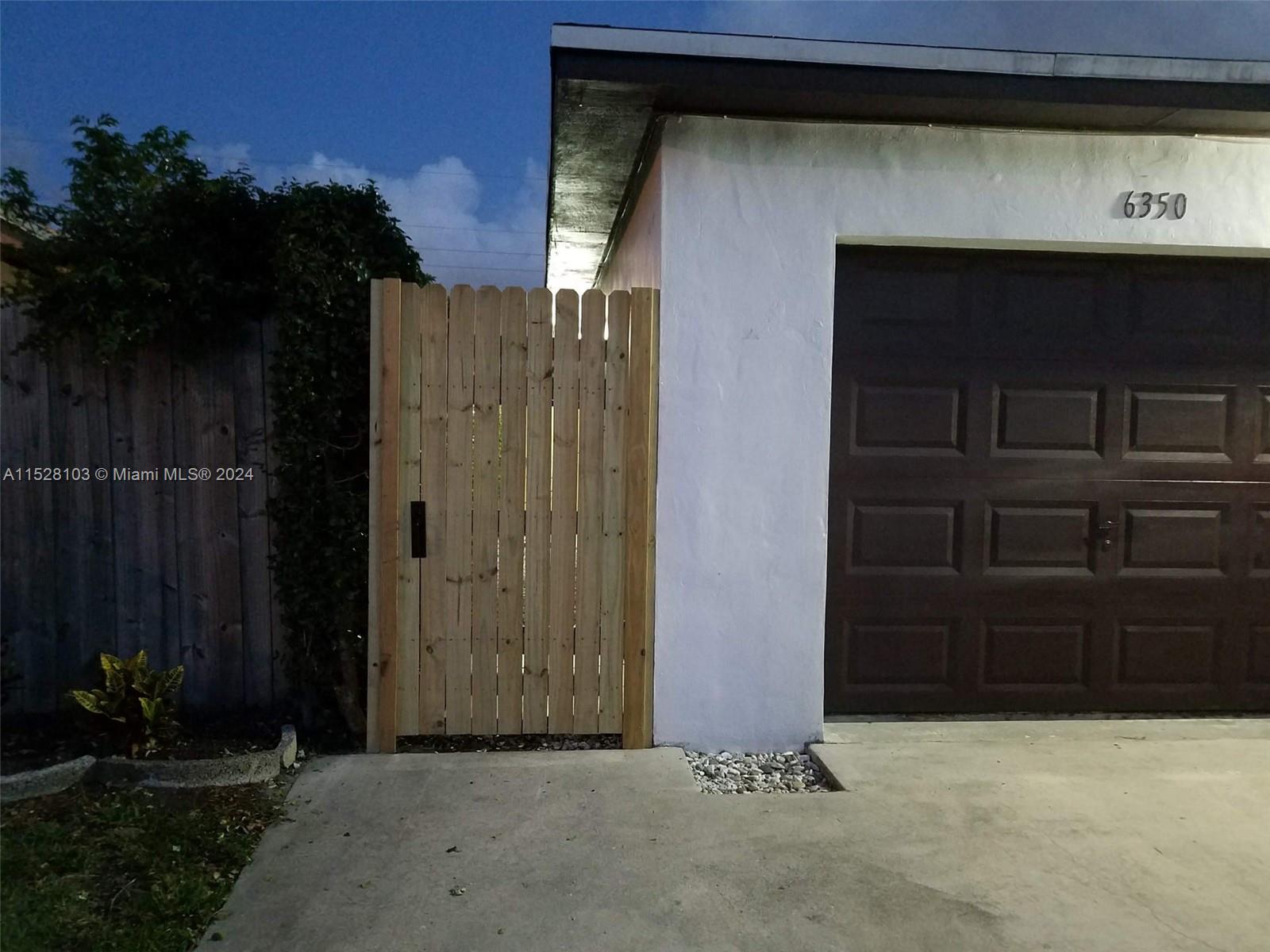 6350 SW 3rd St 101, Pembroke Pines, Florida 33023, 1 Bedroom Bedrooms, ,1 BathroomBathrooms,Residentiallease,For Rent,6350 SW 3rd St 101,A11528103