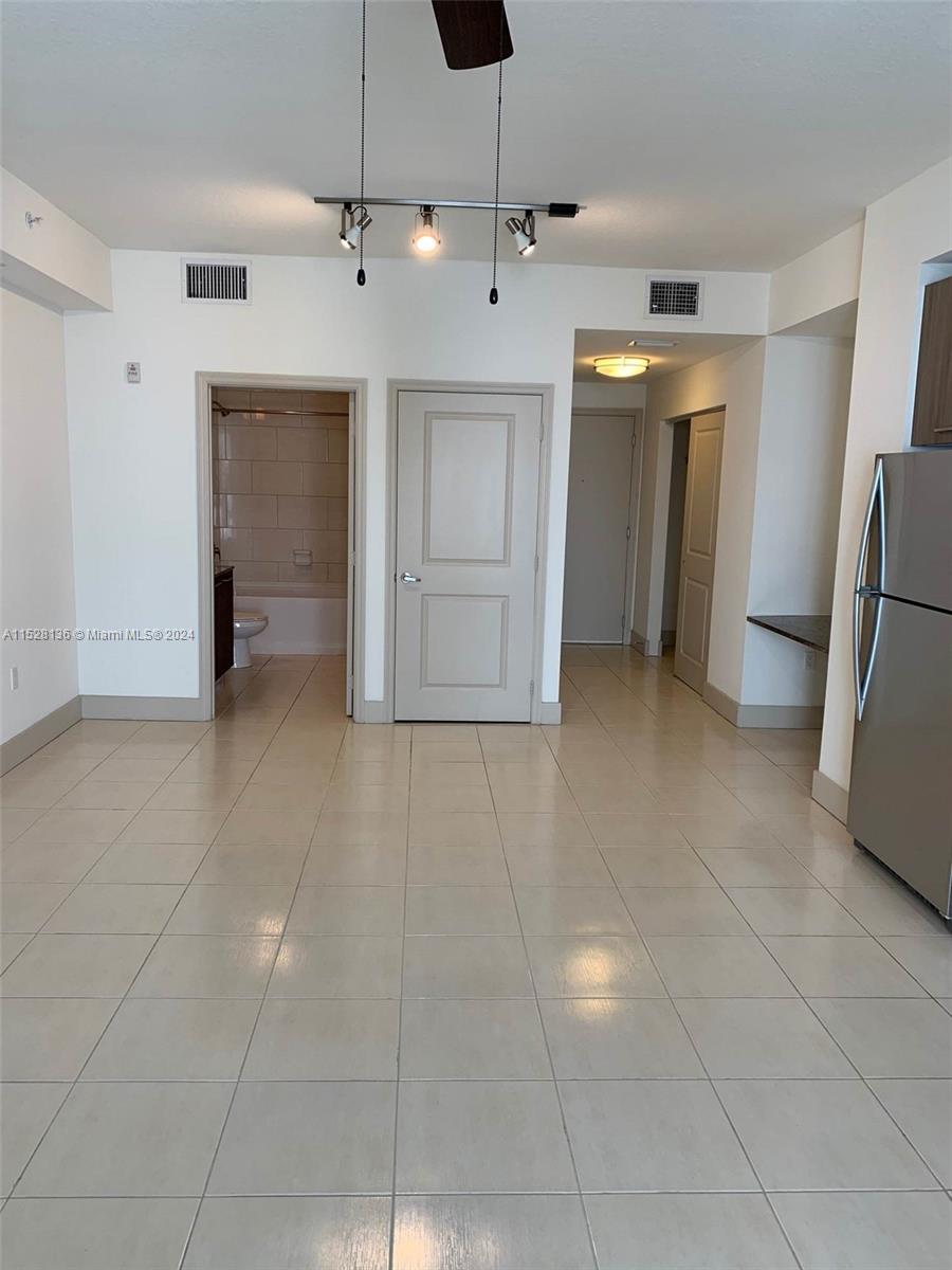 3880 Bird Rd M1, Miami, Florida 33146, ,1 BathroomBathrooms,Residentiallease,For Rent,3880 Bird Rd M1,A11528136