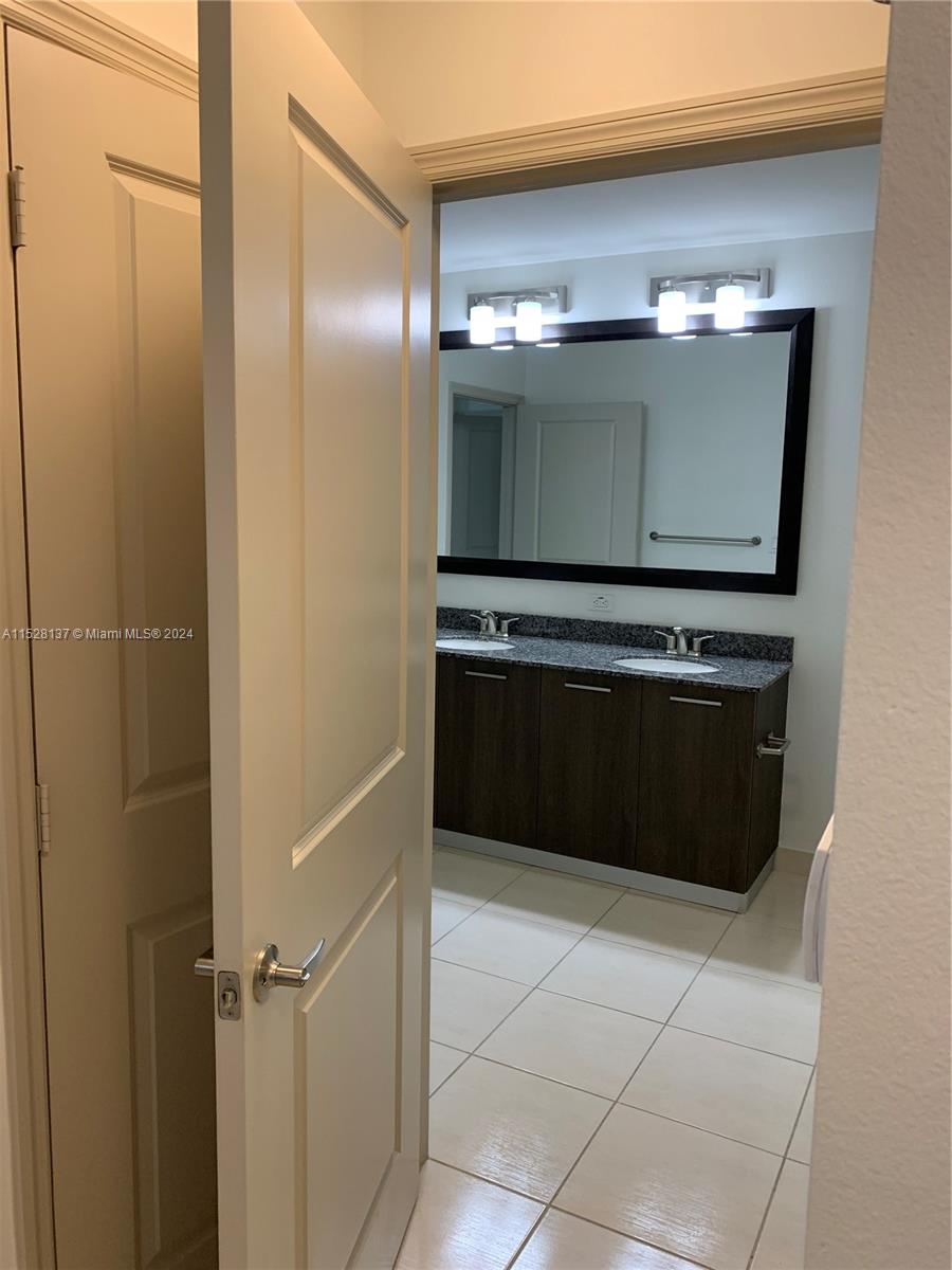 3880 Bird Rd A1, Miami, Florida 33146, 1 Bedroom Bedrooms, ,1 BathroomBathrooms,Residentiallease,For Rent,3880 Bird Rd A1,A11528137