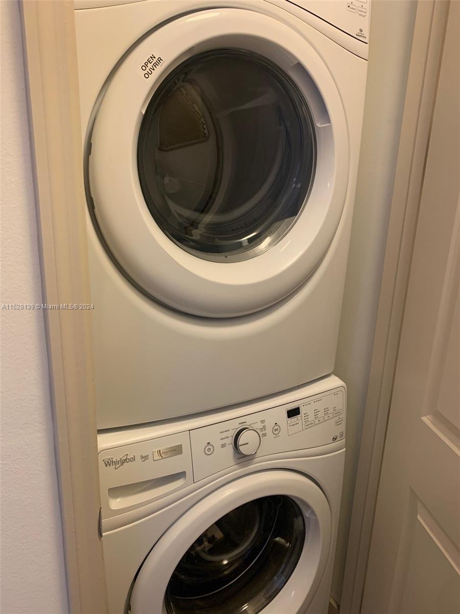 3880 Bird Rd B4, Miami, Florida 33146, 2 Bedrooms Bedrooms, ,2 BathroomsBathrooms,Residentiallease,For Rent,3880 Bird Rd B4,A11528139