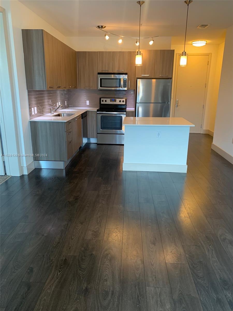 3880 Bird Rd B4, Miami, Florida 33146, 2 Bedrooms Bedrooms, ,2 BathroomsBathrooms,Residentiallease,For Rent,3880 Bird Rd B4,A11528139