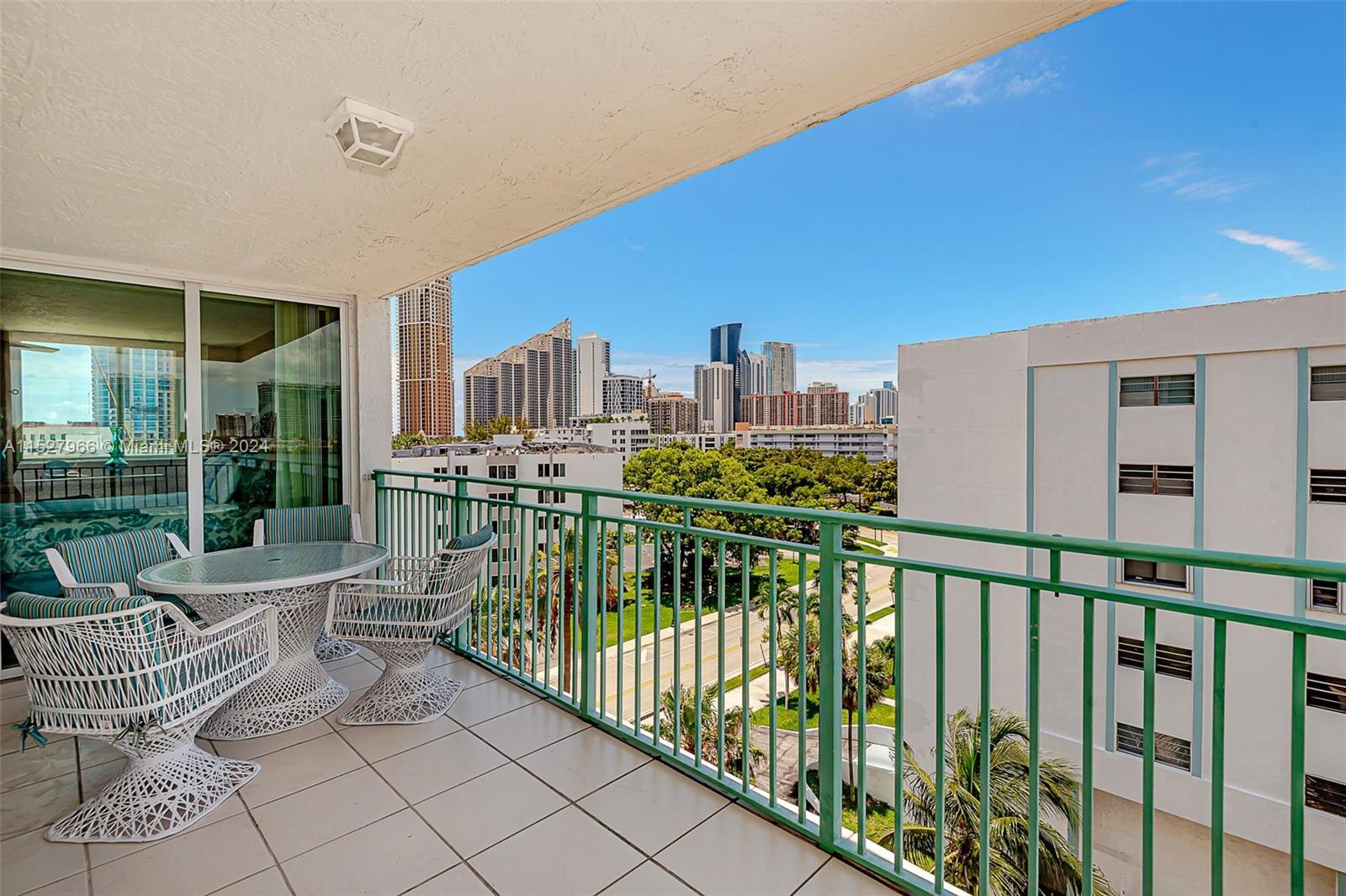 18000 Bay Rd, Sunny Isles Beach, FL, 33160 United States, 2 Bedrooms Bedrooms, ,2 BathroomsBathrooms,Residential,For Sale,Bay Rd,A11527966