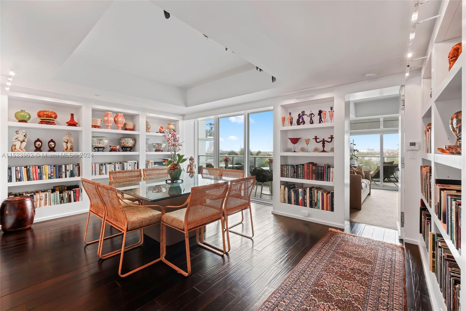 Dining room/view to city