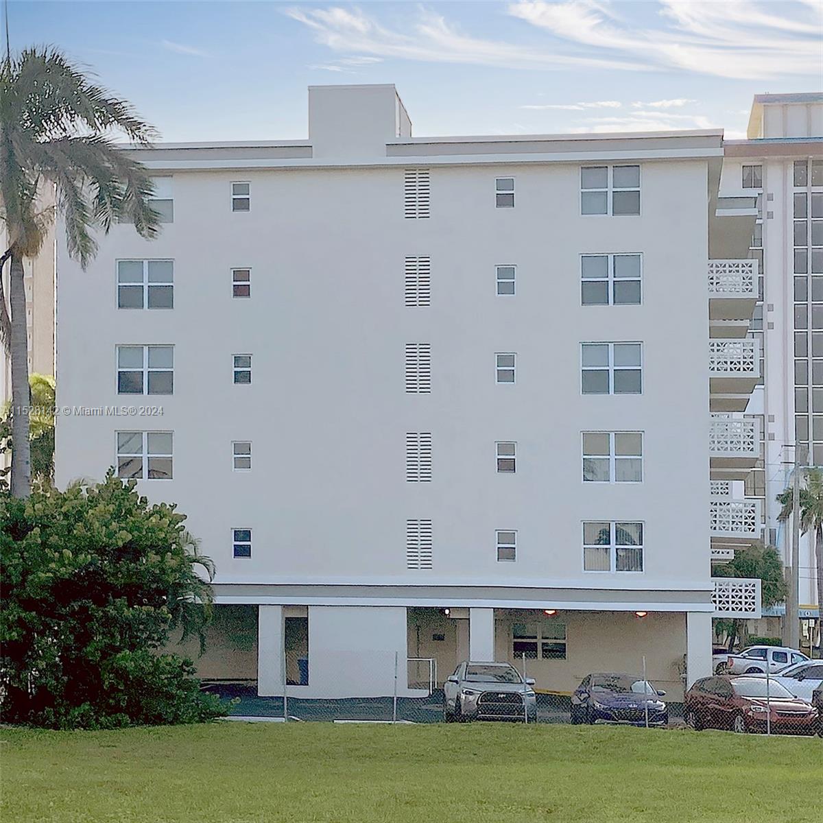 1901 S Ocean Dr 104, Hollywood, Florida 33019, 1 Bedroom Bedrooms, ,1 BathroomBathrooms,Residential,For Sale,1901 S Ocean Dr 104,A11528142