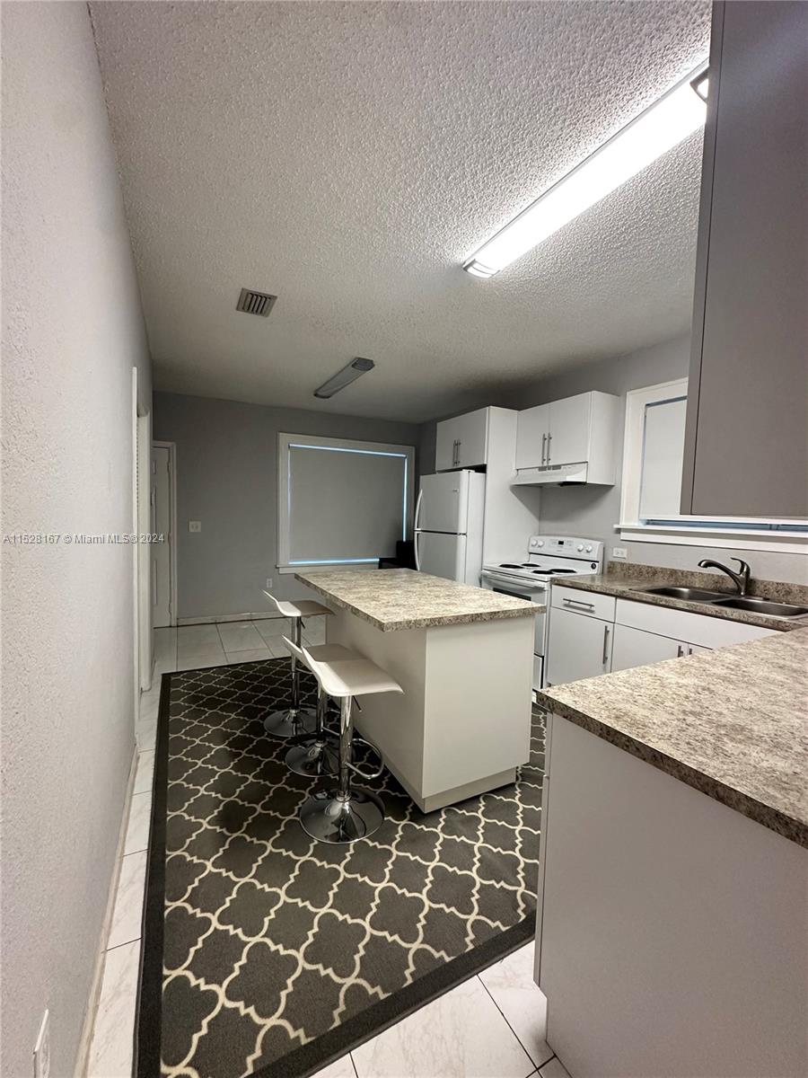 1654 SW 14th Ter 1654, Miami, Florida 33145, 2 Bedrooms Bedrooms, ,2 BathroomsBathrooms,Residentiallease,For Rent,1654 SW 14th Ter 1654,A11528167