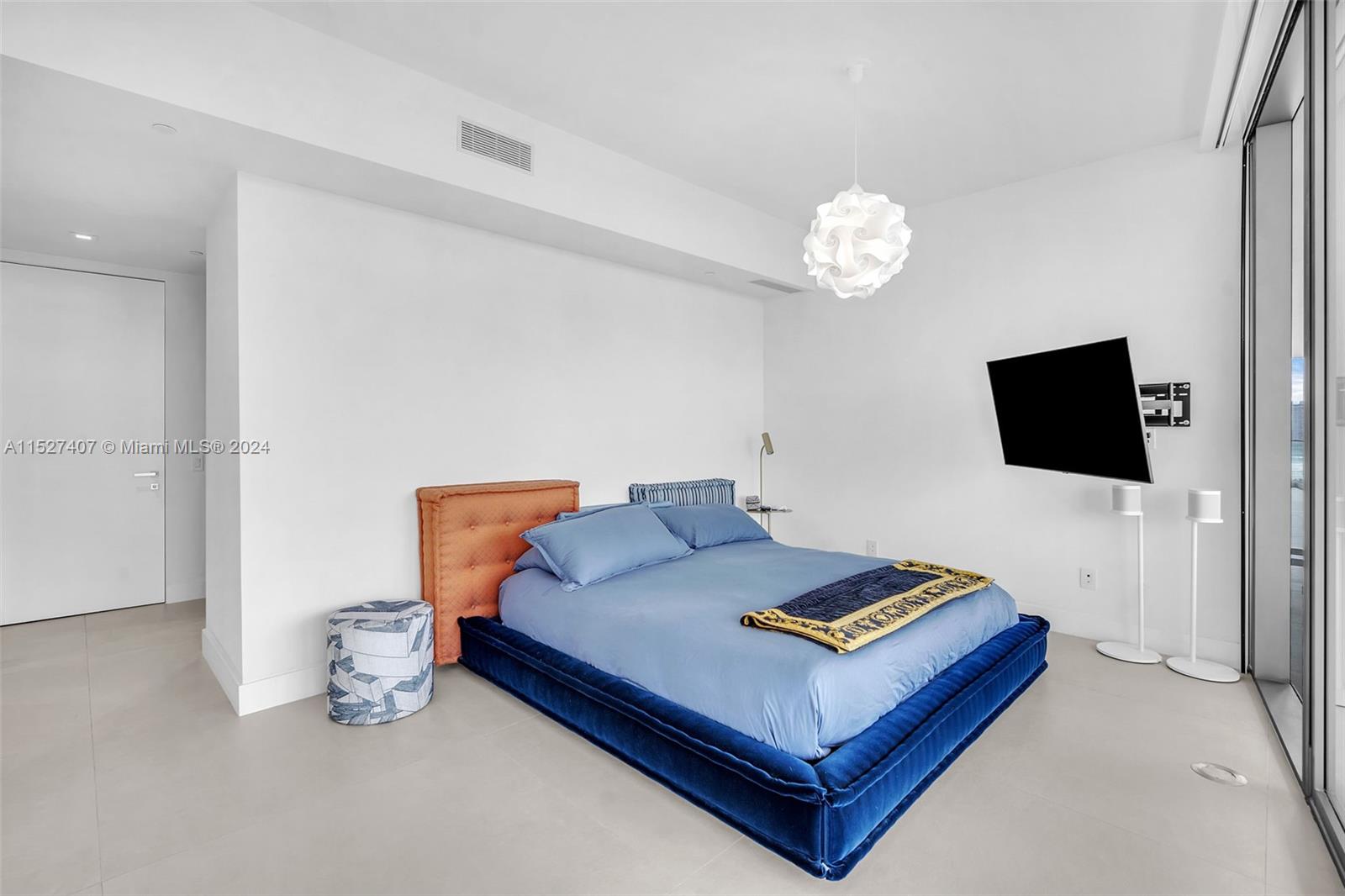 18975 Collins Ave, Sunny Isles Beach, FL, 33160 United States, 2 Bedrooms Bedrooms, ,2 BathroomsBathrooms,Residential,For Sale,Collins Ave,A11527407