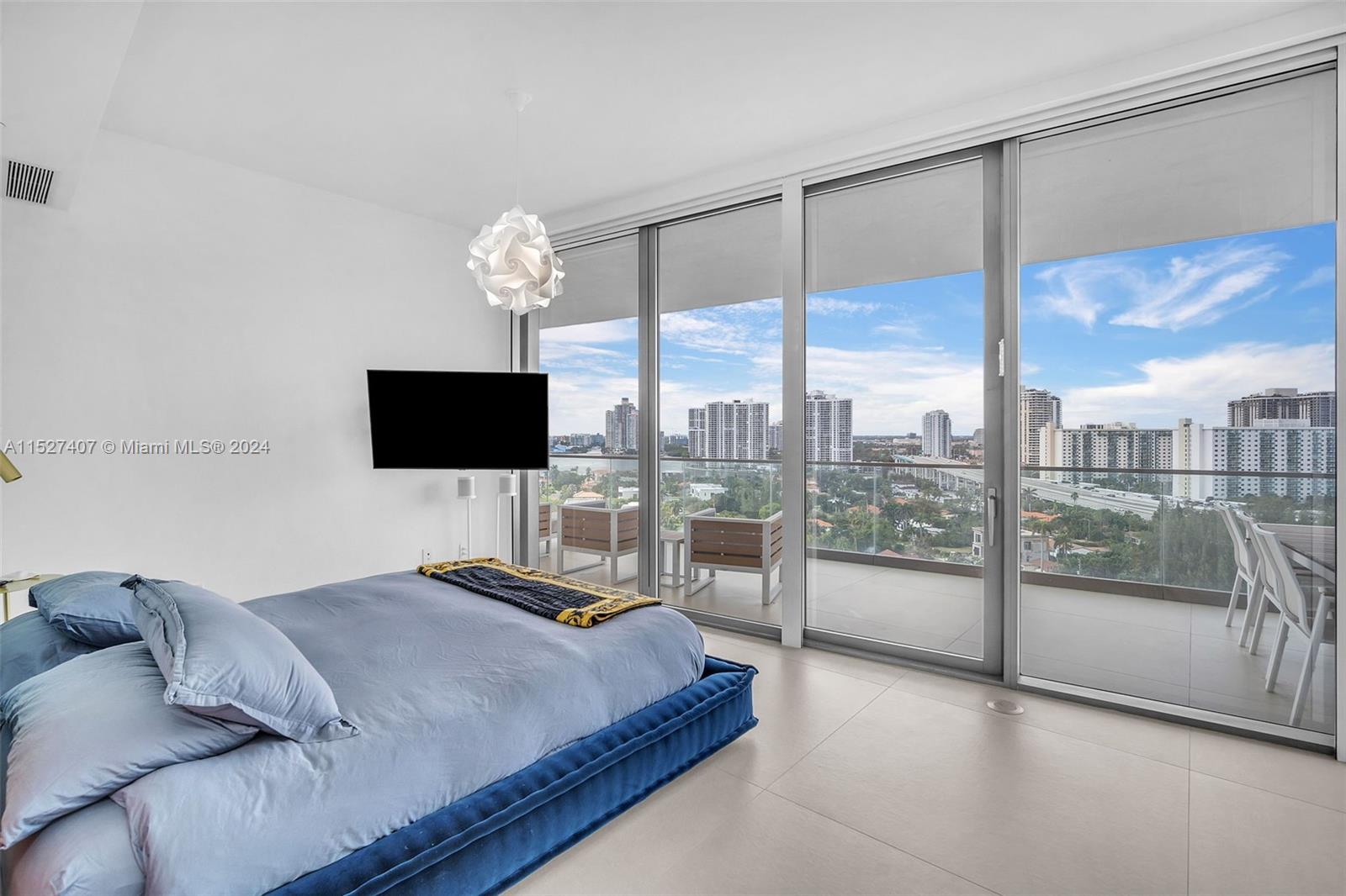 18975 Collins Ave, Sunny Isles Beach, FL, 33160 United States, 2 Bedrooms Bedrooms, ,2 BathroomsBathrooms,Residential,For Sale,Collins Ave,A11527407