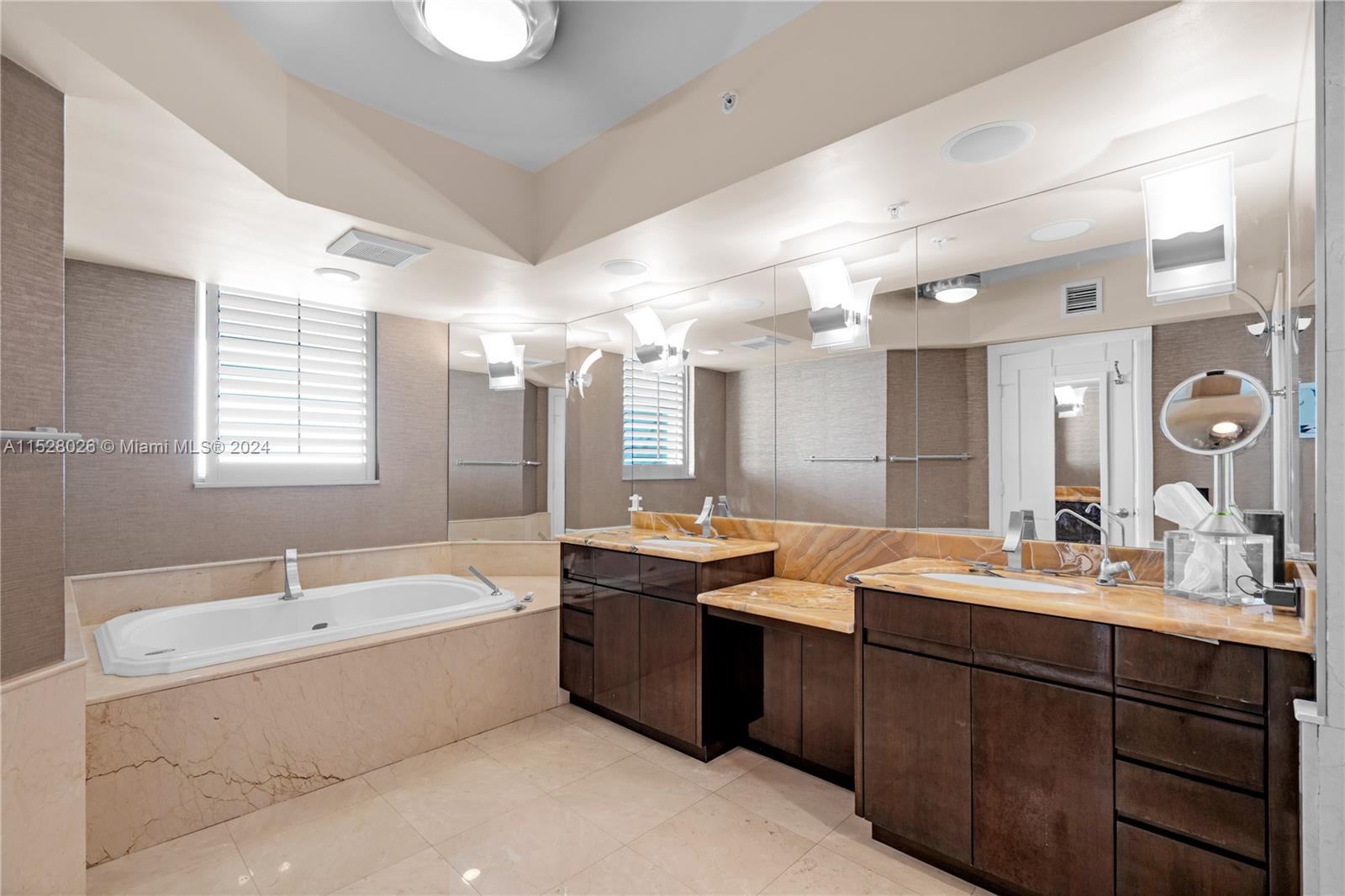 411 New River Dr E, Fort Lauderdale, FL, 33301 United States, 3 Bedrooms Bedrooms, ,3 BathroomsBathrooms,Residential,For Sale,New River Dr E,A11528026