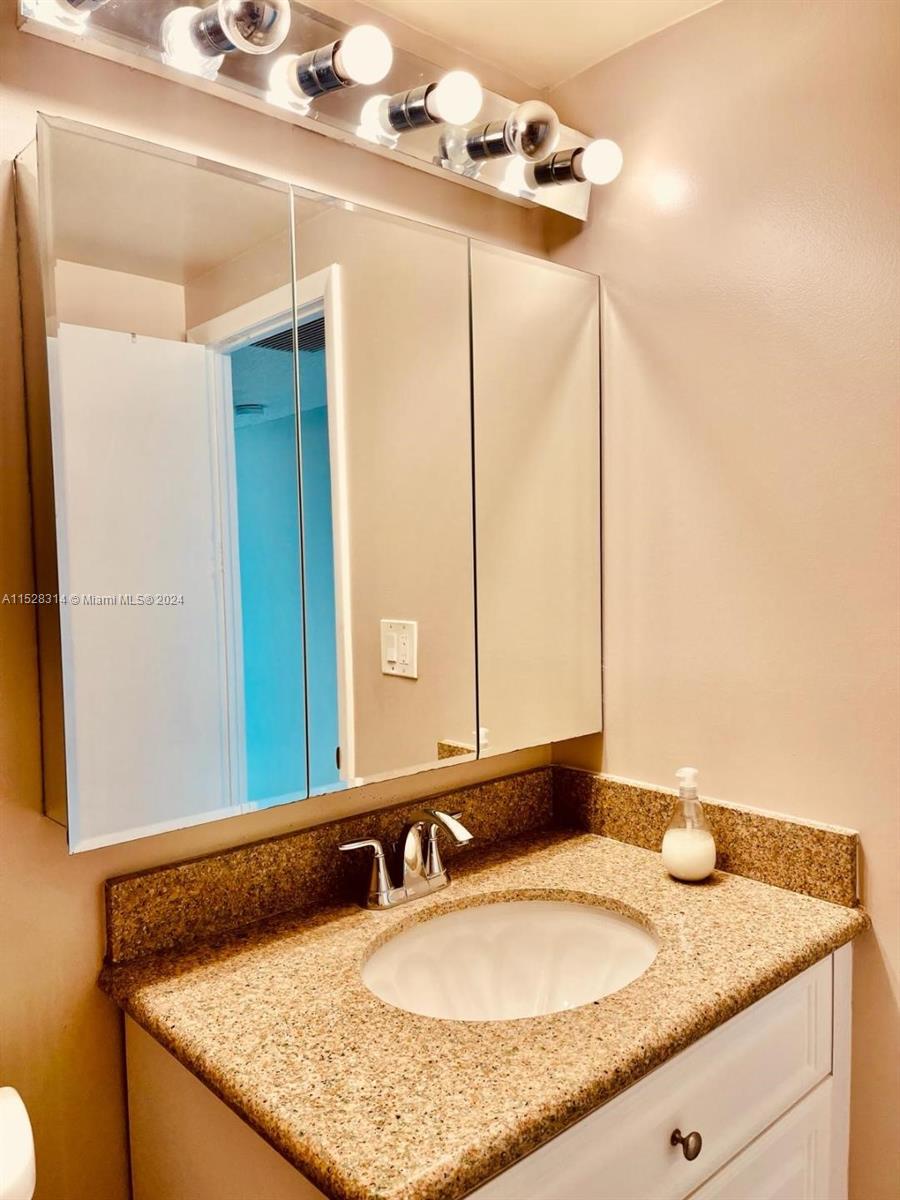 1600 S Ocean Dr 12B, Hollywood, Florida 33019, 2 Bedrooms Bedrooms, ,2 BathroomsBathrooms,Residentiallease,For Rent,1600 S Ocean Dr 12B,A11528314