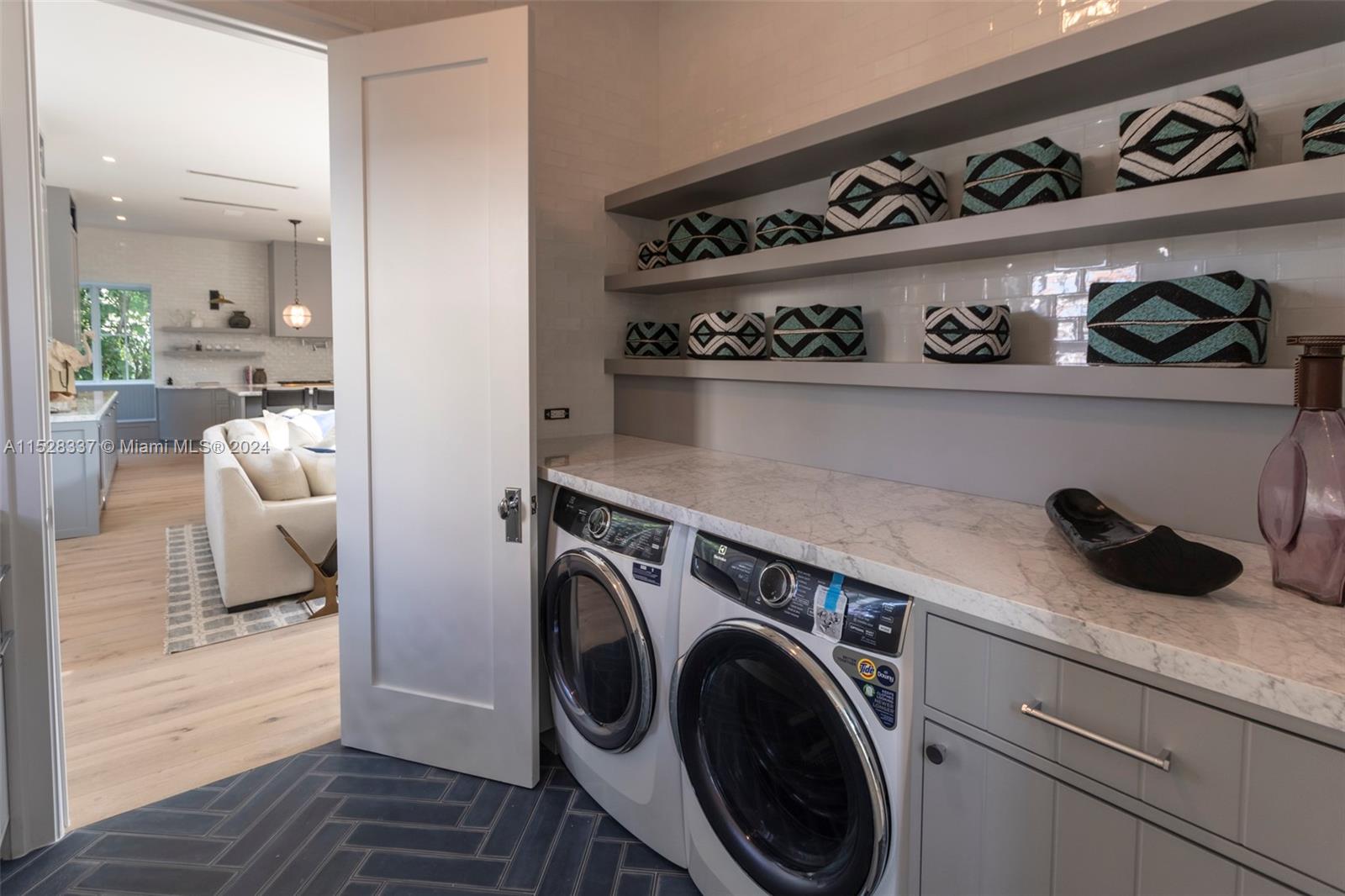 Key Biscayne, FL, 33149 United States, 6 Bedrooms Bedrooms, ,6 BathroomsBathrooms,Residential,For Sale,A11528337