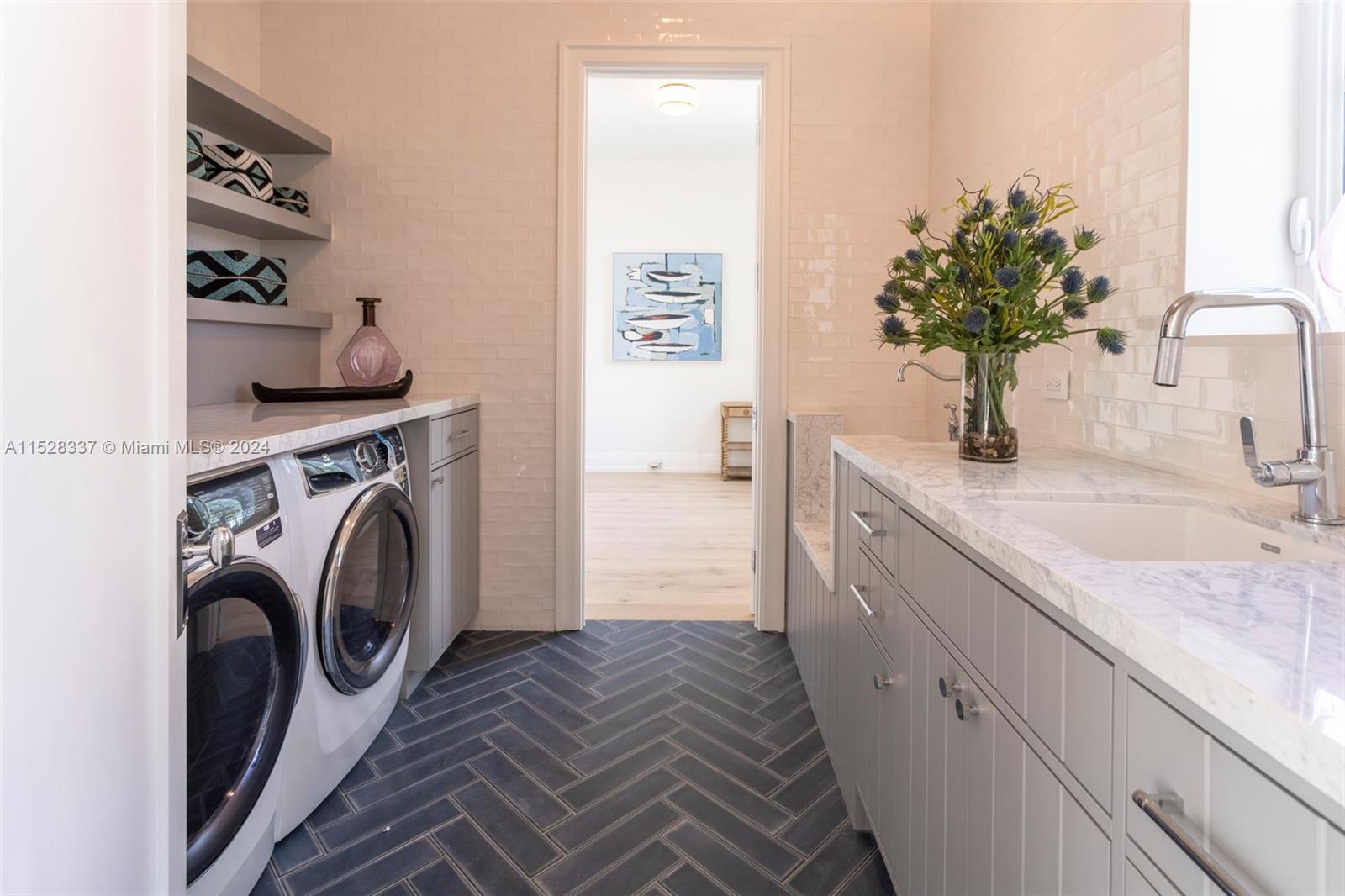 Key Biscayne, FL, 33149 United States, 6 Bedrooms Bedrooms, ,6 BathroomsBathrooms,Residential,For Sale,A11528337