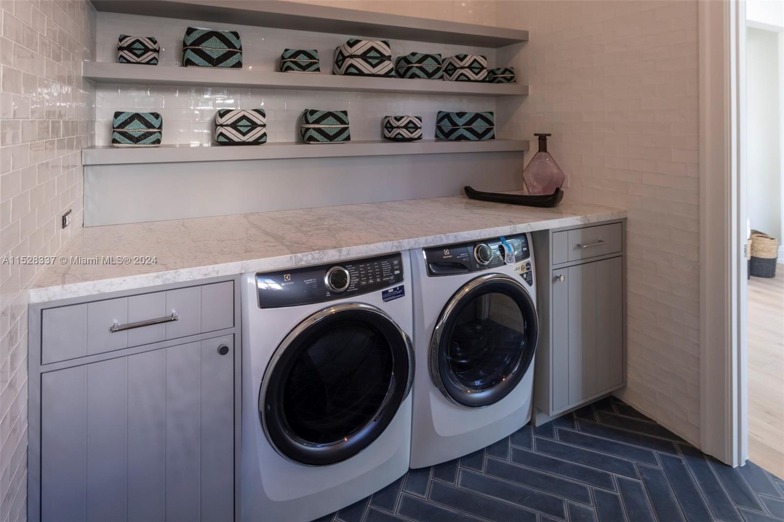 Key Biscayne, FL, 33149 United States, 6 Bedrooms Bedrooms, ,6 BathroomsBathrooms,Residential,For Sale,A11528337