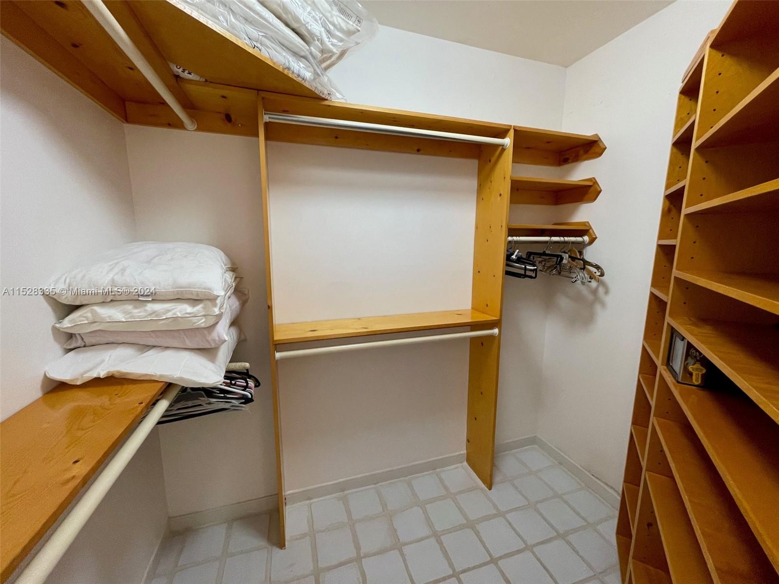 20281 E Country Club Dr 2406, Aventura, Florida 33180, 2 Bedrooms Bedrooms, ,2 BathroomsBathrooms,Residentiallease,For Rent,20281 E Country Club Dr 2406,A11528335