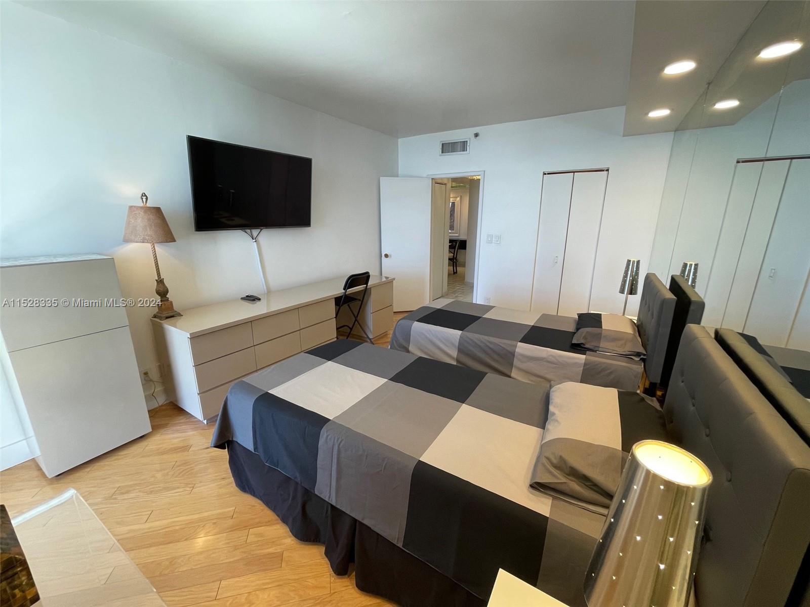 20281 E Country Club Dr 2406, Aventura, Florida 33180, 2 Bedrooms Bedrooms, ,2 BathroomsBathrooms,Residentiallease,For Rent,20281 E Country Club Dr 2406,A11528335