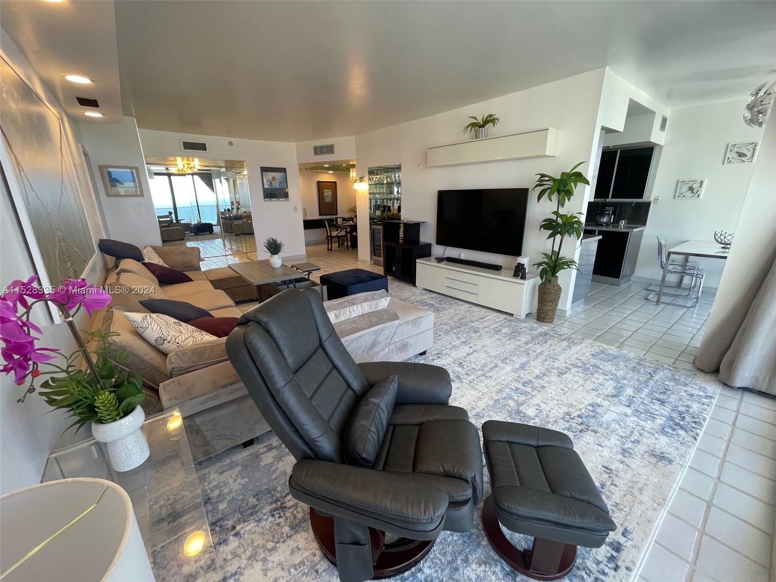 20281 E Country Club Dr 2406, Aventura, Florida 33180, 2 Bedrooms Bedrooms, ,2 BathroomsBathrooms,Residentiallease,For Rent,20281 E Country Club Dr 2406,A11528335