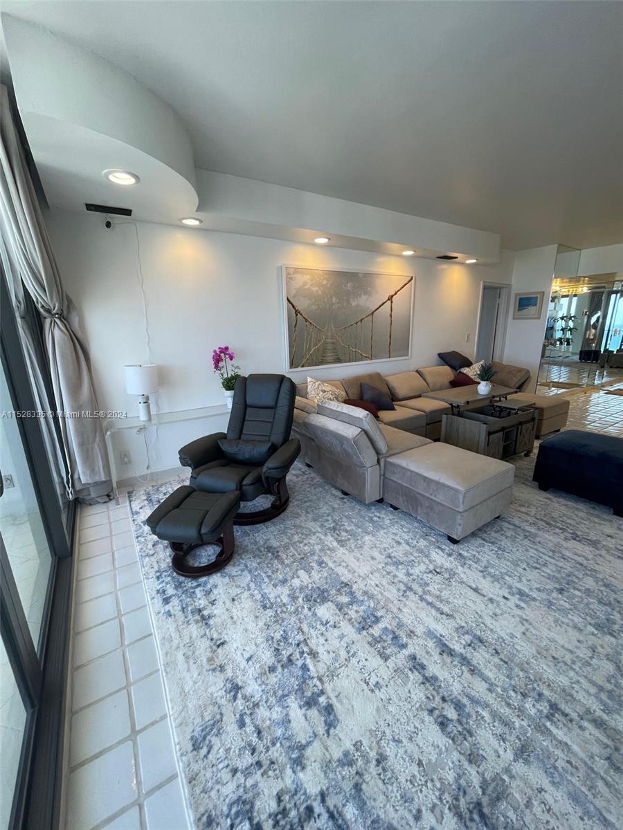 20281 E Country Club Dr 2406, Aventura, Florida 33180, 2 Bedrooms Bedrooms, ,2 BathroomsBathrooms,Residentiallease,For Rent,20281 E Country Club Dr 2406,A11528335