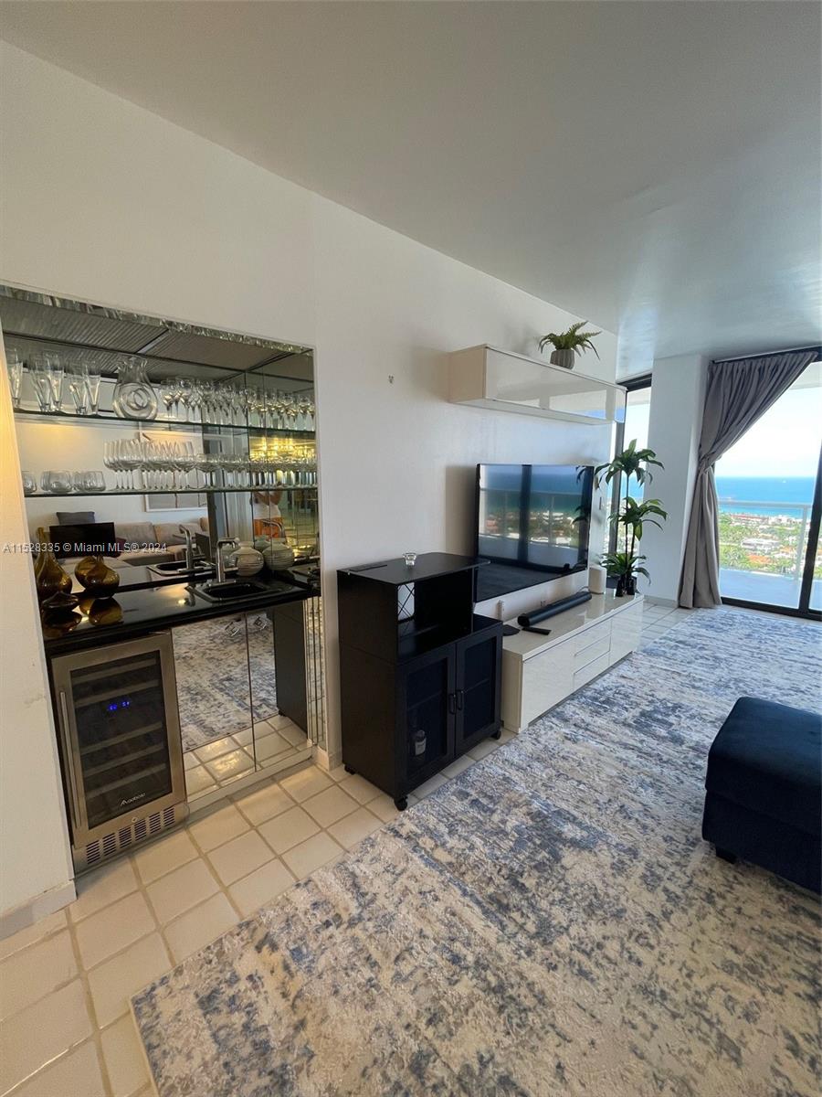 20281 E Country Club Dr 2406, Aventura, Florida 33180, 2 Bedrooms Bedrooms, ,2 BathroomsBathrooms,Residentiallease,For Rent,20281 E Country Club Dr 2406,A11528335