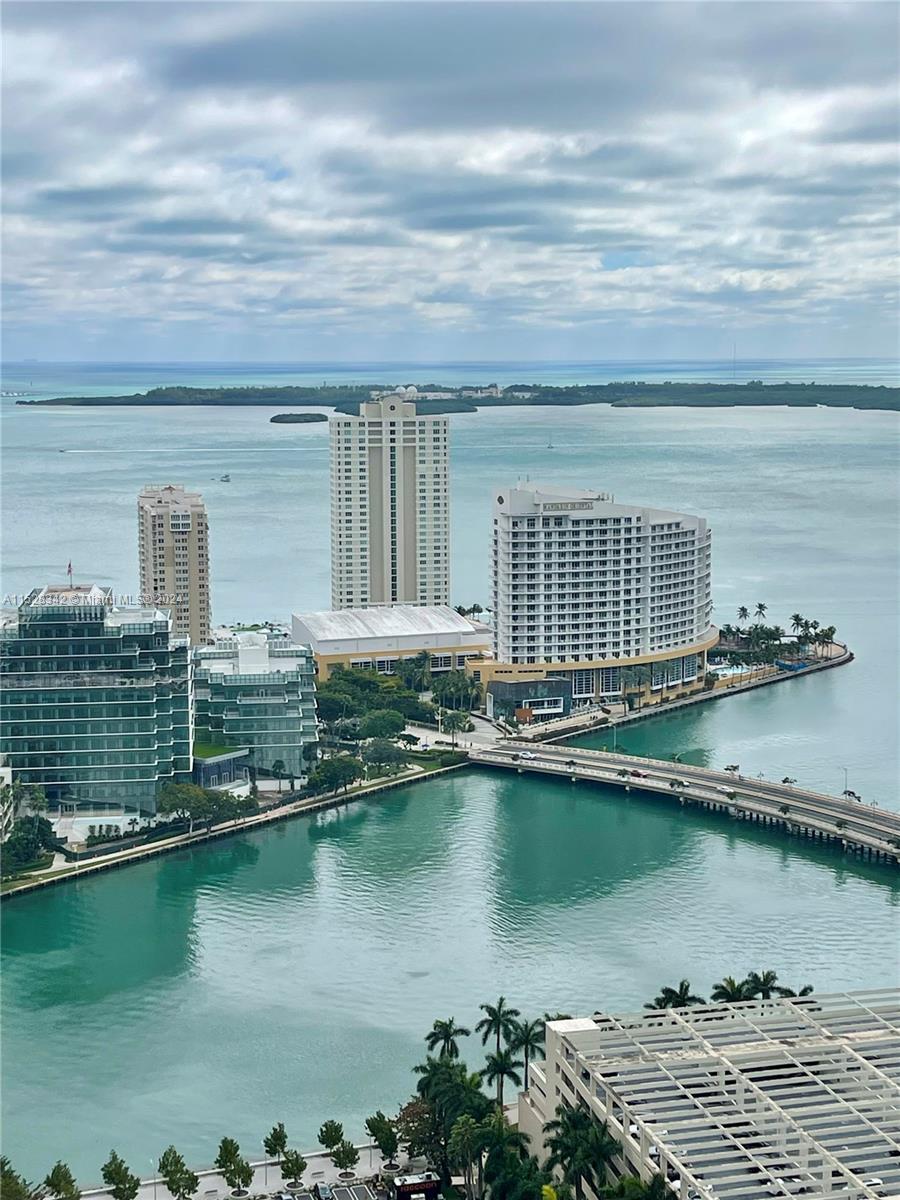 Beautiful and spacious 1 Bed 1 bath with amazing water and city views. Marble floor all throughout. European style kitchen with Stainless steel appliances. Great full service building with plenty of amenities. Excellent location right on Brickell Ave walking distance to downtown. Very easy to show.