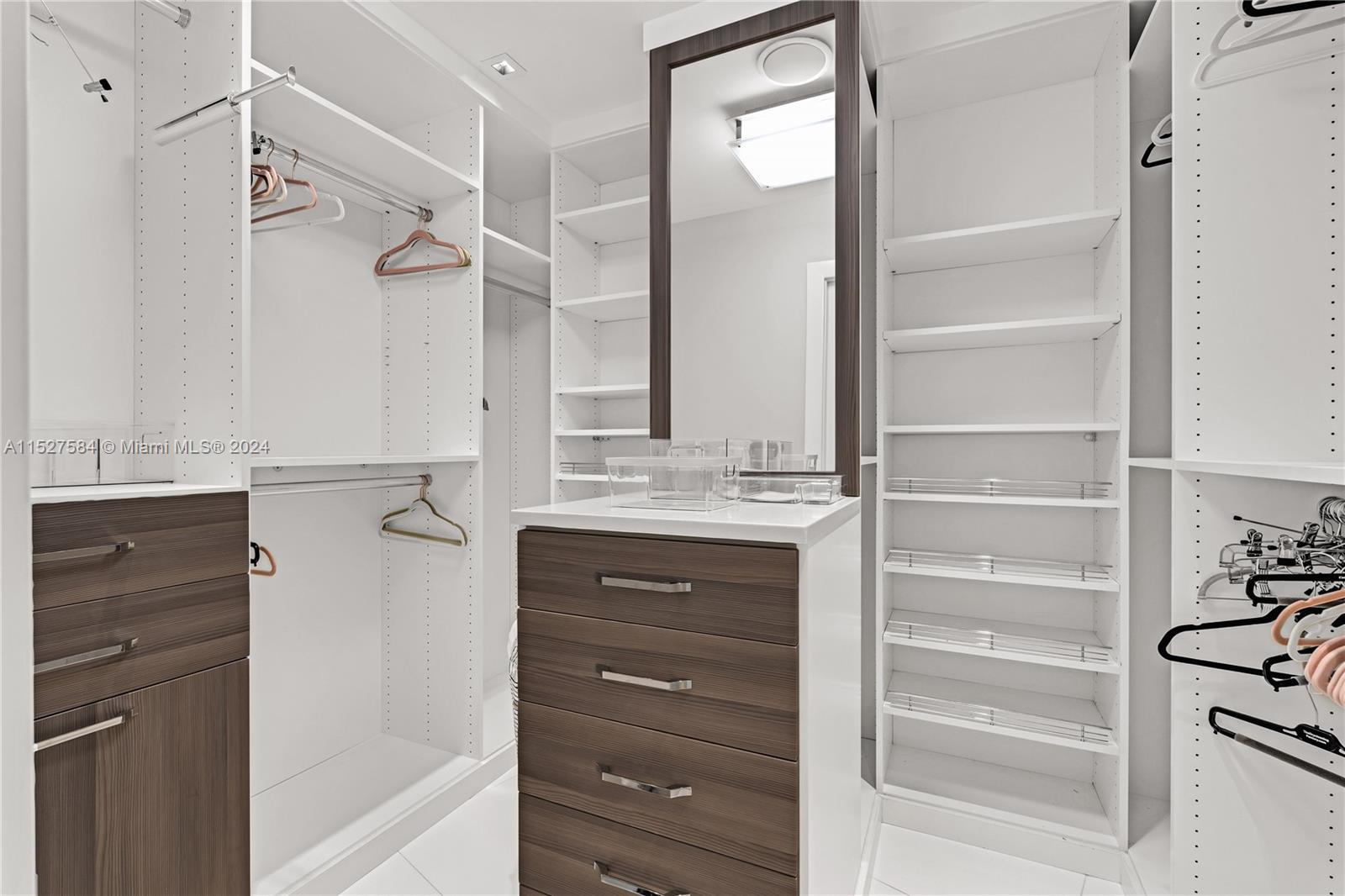 900 Biscayne Blvd 6307, Miami, Florida 33132, 3 Bedrooms Bedrooms, ,4 BathroomsBathrooms,Residentiallease,For Rent,900 Biscayne Blvd 6307,A11527584