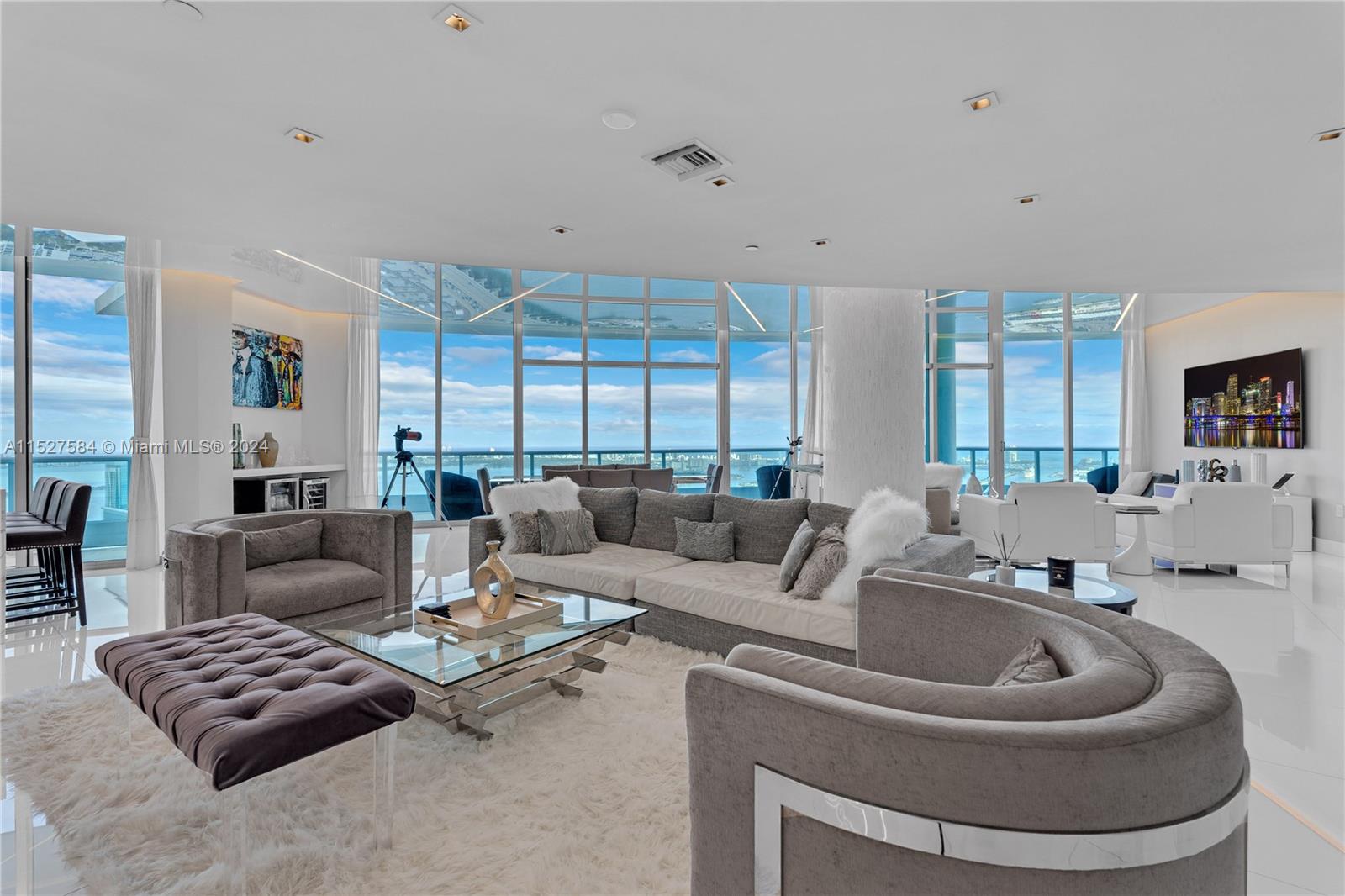 900 Biscayne Blvd 6307, Miami, Florida 33132, 3 Bedrooms Bedrooms, ,4 BathroomsBathrooms,Residentiallease,For Rent,900 Biscayne Blvd 6307,A11527584