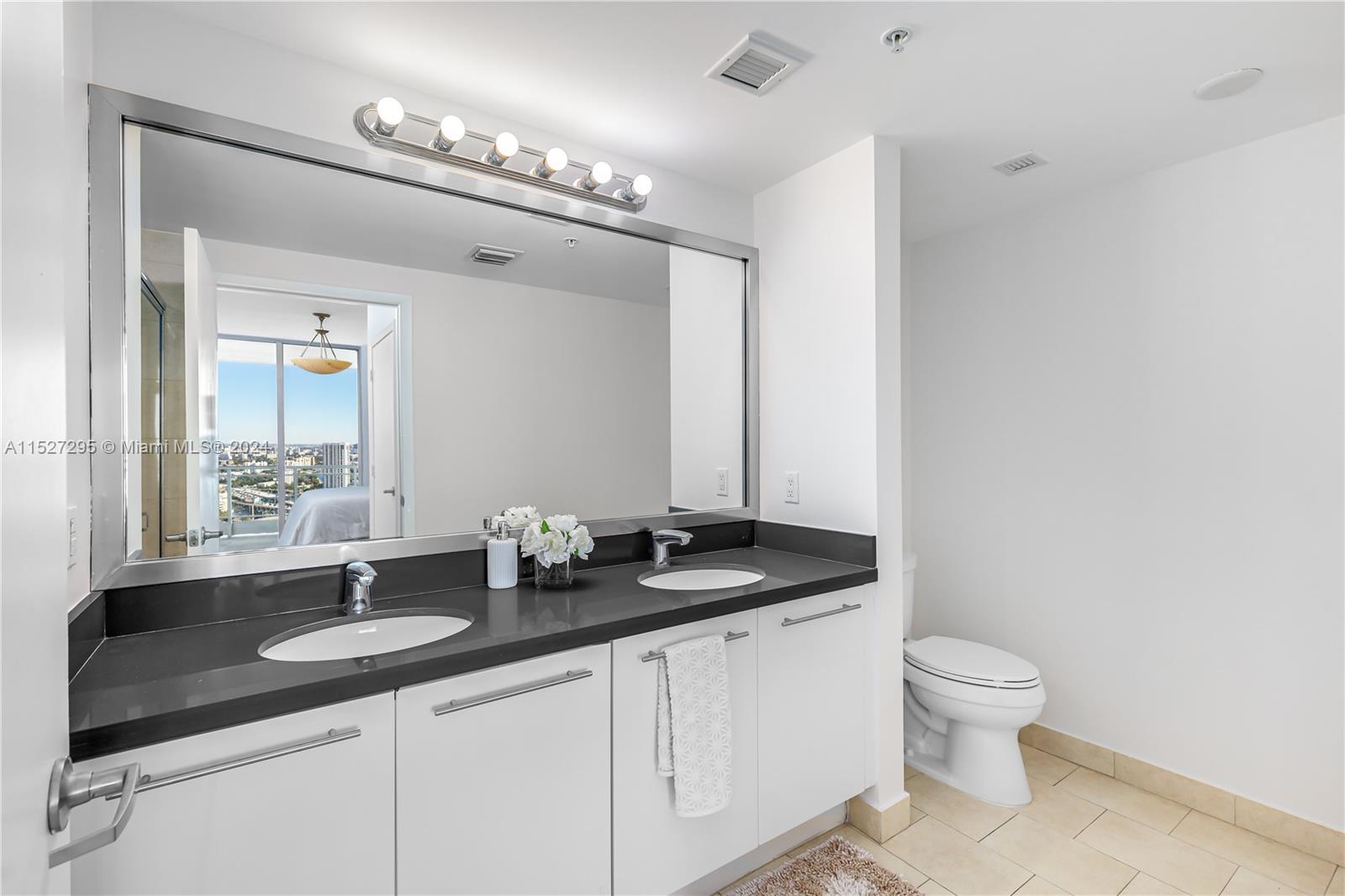 90 SW 3rd St 3407, Miami, Florida 33130, 2 Bedrooms Bedrooms, ,2 BathroomsBathrooms,Residential,For Sale,90 SW 3rd St 3407,A11527295