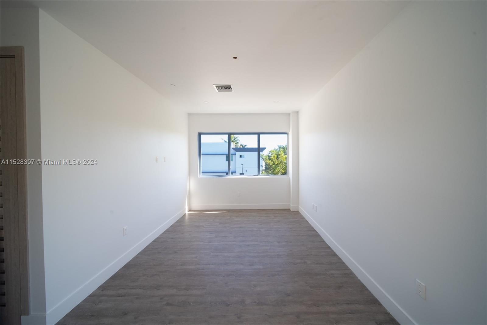 500 Foster Rd B, Hallandale Beach, Florida 33009, 3 Bedrooms Bedrooms, ,2 BathroomsBathrooms,Residentiallease,For Rent,500 Foster Rd B,A11528397