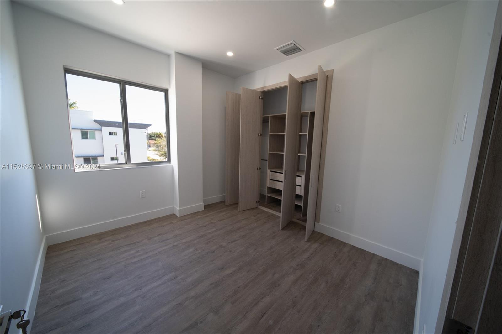 500 Foster Rd B, Hallandale Beach, Florida 33009, 3 Bedrooms Bedrooms, ,2 BathroomsBathrooms,Residentiallease,For Rent,500 Foster Rd B,A11528397