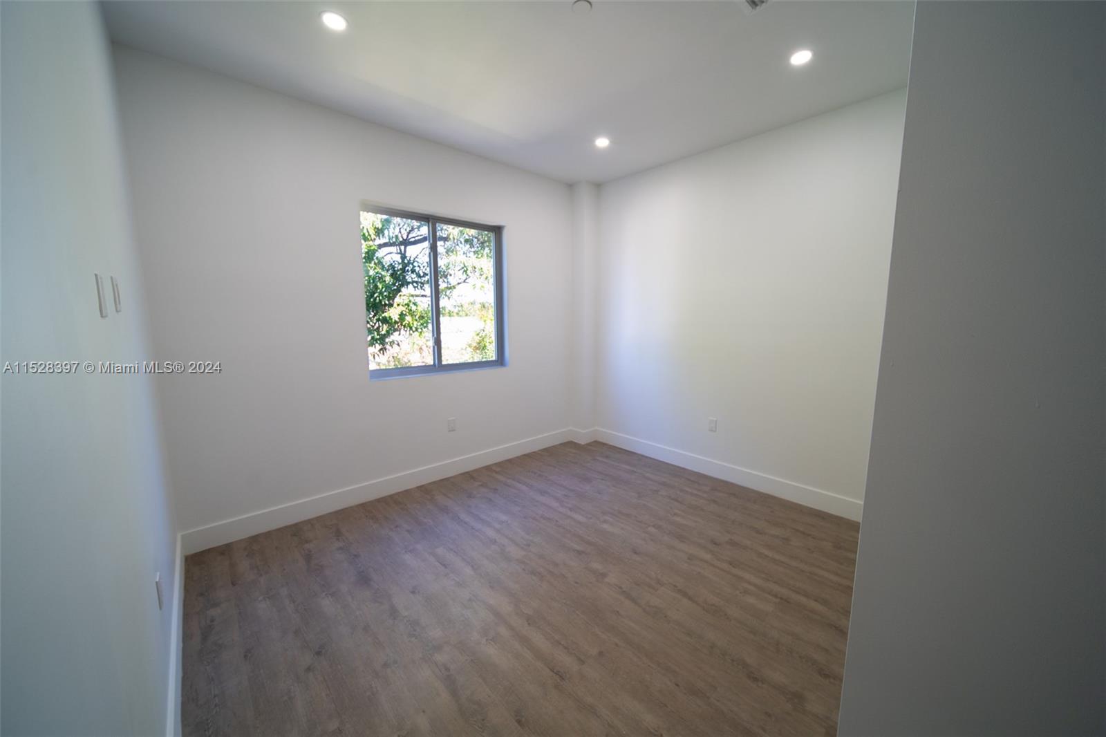 500 Foster Rd B, Hallandale Beach, Florida 33009, 3 Bedrooms Bedrooms, ,2 BathroomsBathrooms,Residentiallease,For Rent,500 Foster Rd B,A11528397