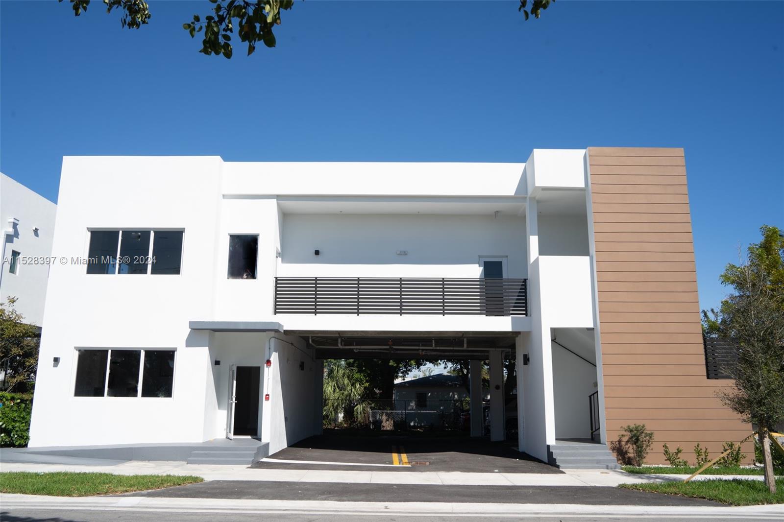 500 Foster Rd B, Hallandale Beach, Florida 33009, 3 Bedrooms Bedrooms, ,2 BathroomsBathrooms,Residentiallease,For Rent,500 Foster Rd B,A11528397