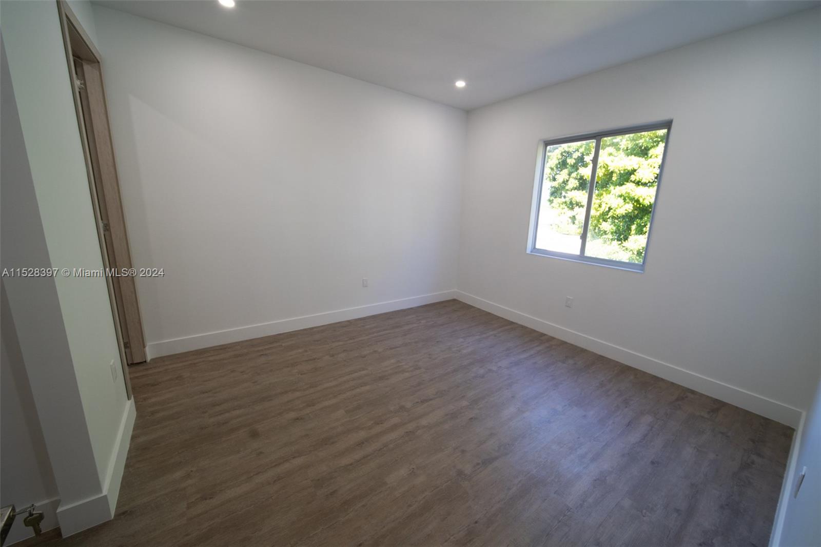 500 Foster Rd B, Hallandale Beach, Florida 33009, 3 Bedrooms Bedrooms, ,2 BathroomsBathrooms,Residentiallease,For Rent,500 Foster Rd B,A11528397