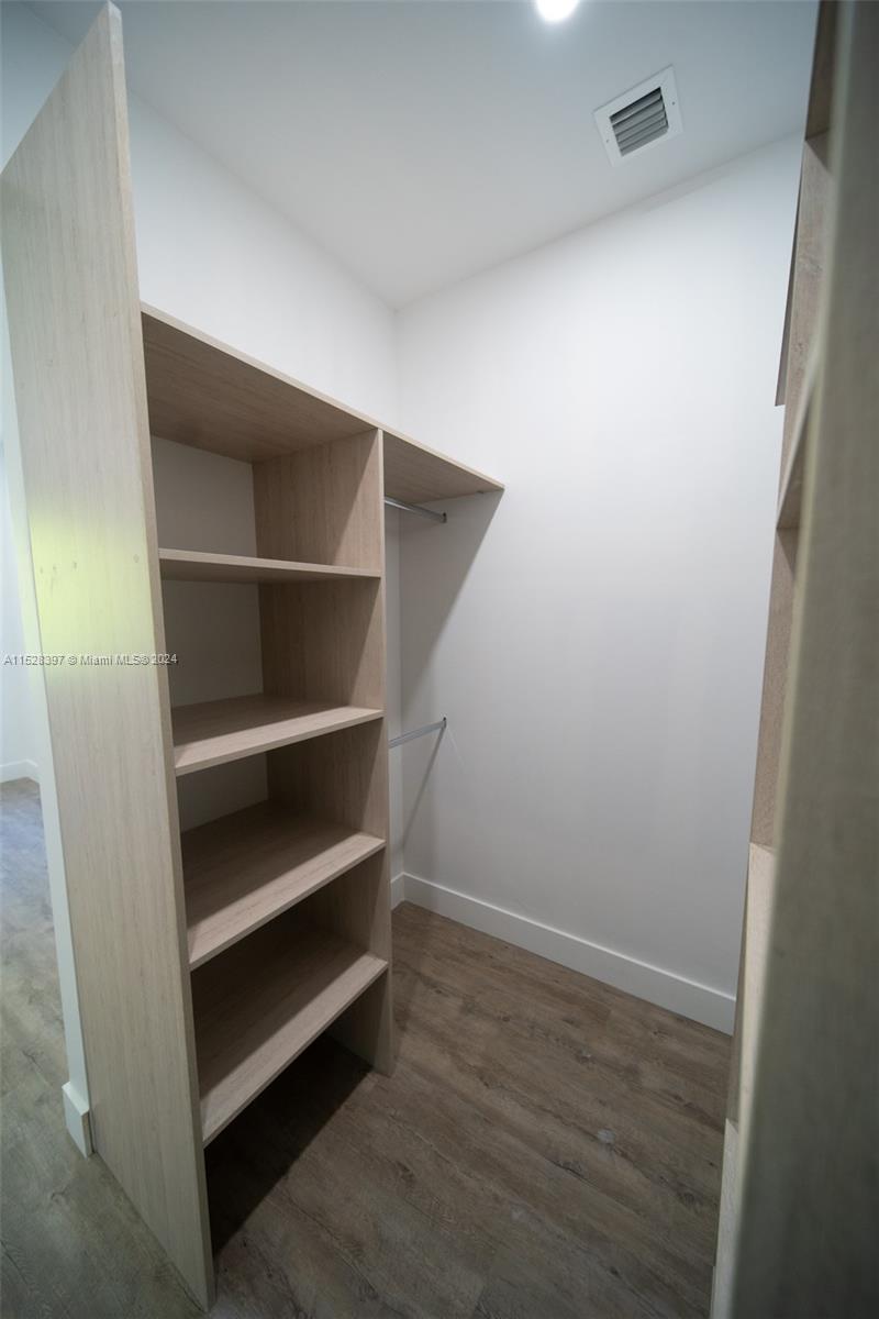 500 Foster Rd B, Hallandale Beach, Florida 33009, 3 Bedrooms Bedrooms, ,2 BathroomsBathrooms,Residentiallease,For Rent,500 Foster Rd B,A11528397