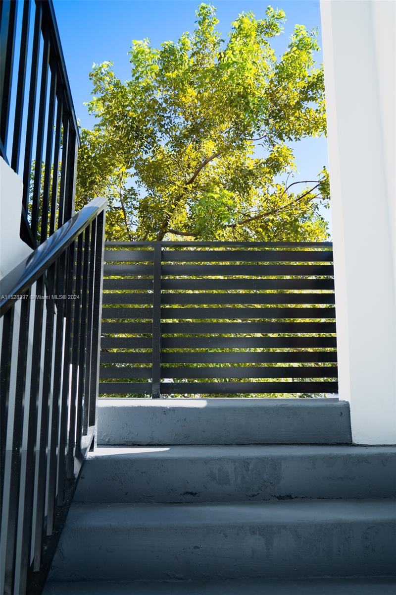 500 Foster Rd B, Hallandale Beach, Florida 33009, 3 Bedrooms Bedrooms, ,2 BathroomsBathrooms,Residentiallease,For Rent,500 Foster Rd B,A11528397