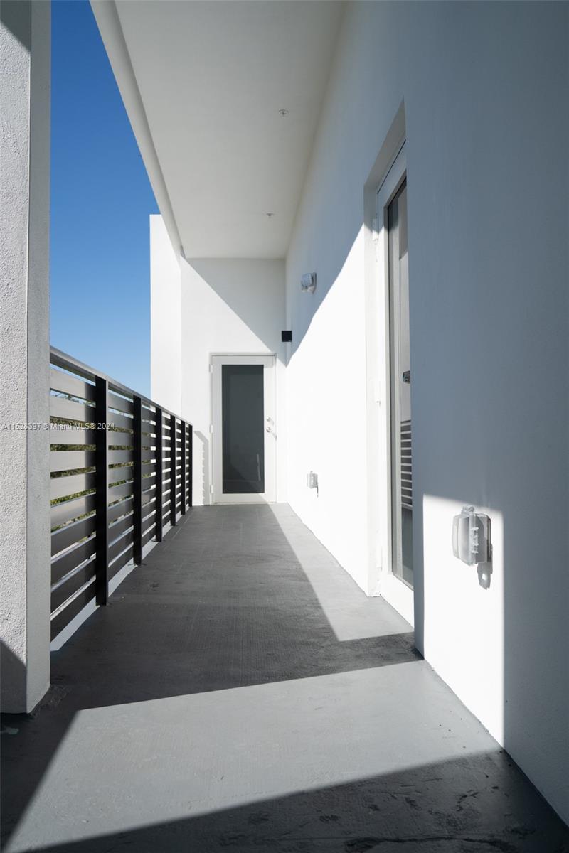 500 Foster Rd B, Hallandale Beach, Florida 33009, 3 Bedrooms Bedrooms, ,2 BathroomsBathrooms,Residentiallease,For Rent,500 Foster Rd B,A11528397