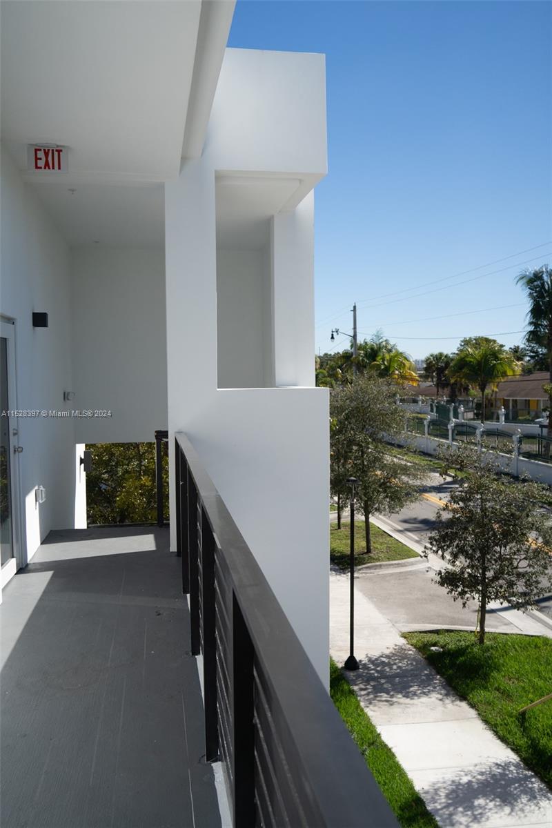 500 Foster Rd B, Hallandale Beach, Florida 33009, 3 Bedrooms Bedrooms, ,2 BathroomsBathrooms,Residentiallease,For Rent,500 Foster Rd B,A11528397