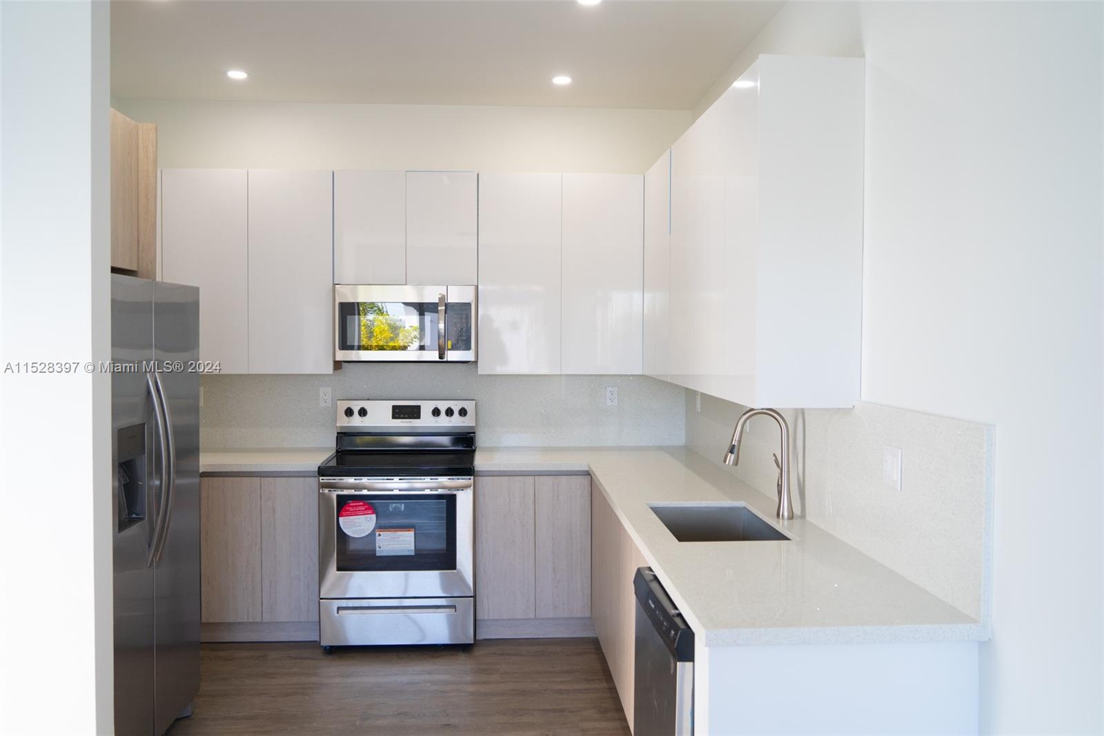 500 Foster Rd B, Hallandale Beach, Florida 33009, 3 Bedrooms Bedrooms, ,2 BathroomsBathrooms,Residentiallease,For Rent,500 Foster Rd B,A11528397