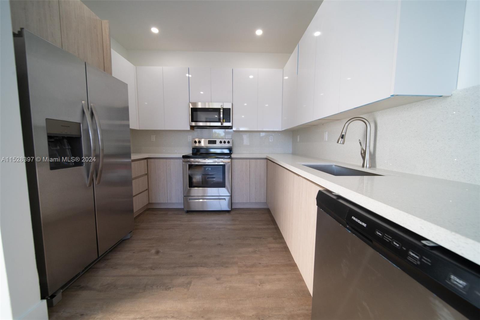 500 Foster Rd B, Hallandale Beach, Florida 33009, 3 Bedrooms Bedrooms, ,2 BathroomsBathrooms,Residentiallease,For Rent,500 Foster Rd B,A11528397