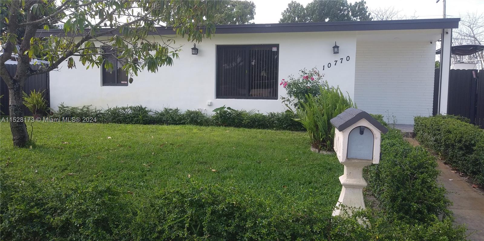 Undisclosed For Sale A11528173, FL