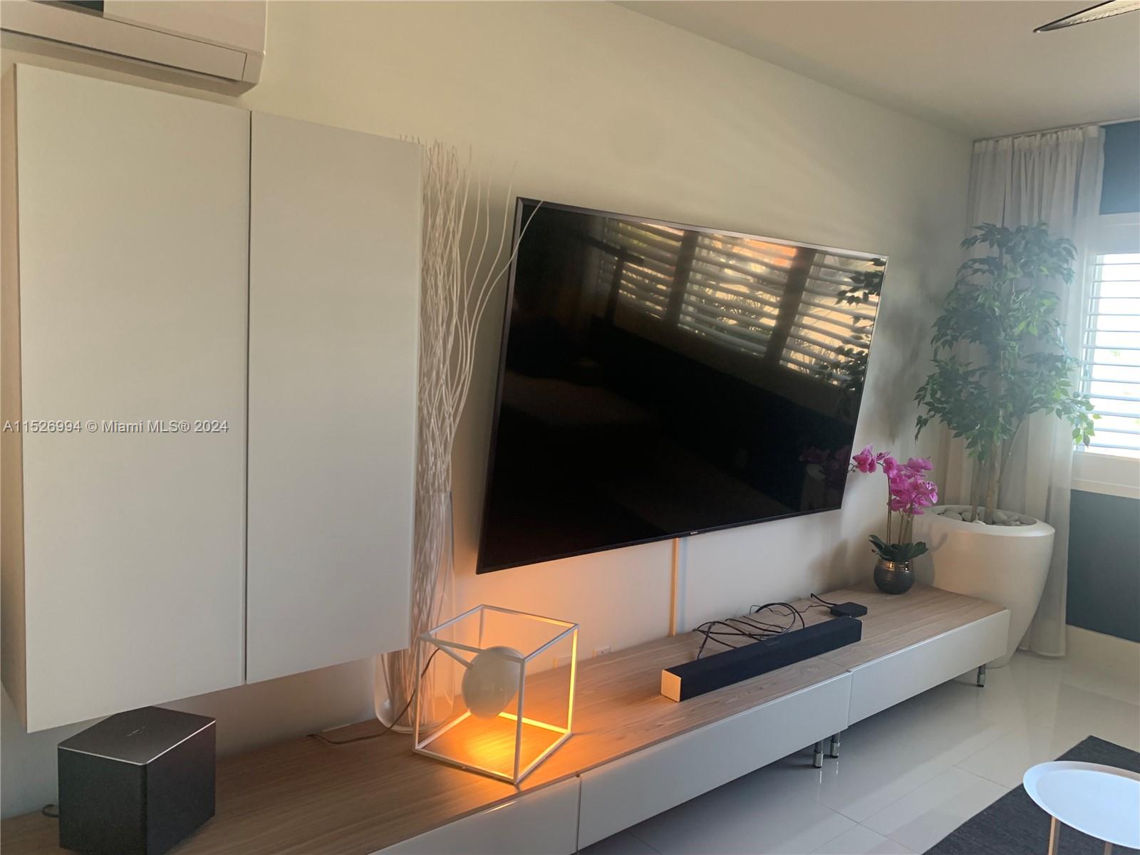 BIG SCREEN TV  & FURNITURE ALL STAYS