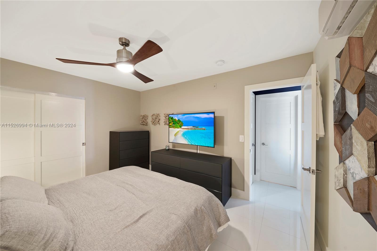 COOL COLORS & RELAXING FEATURES IN MASTER BEDROOM