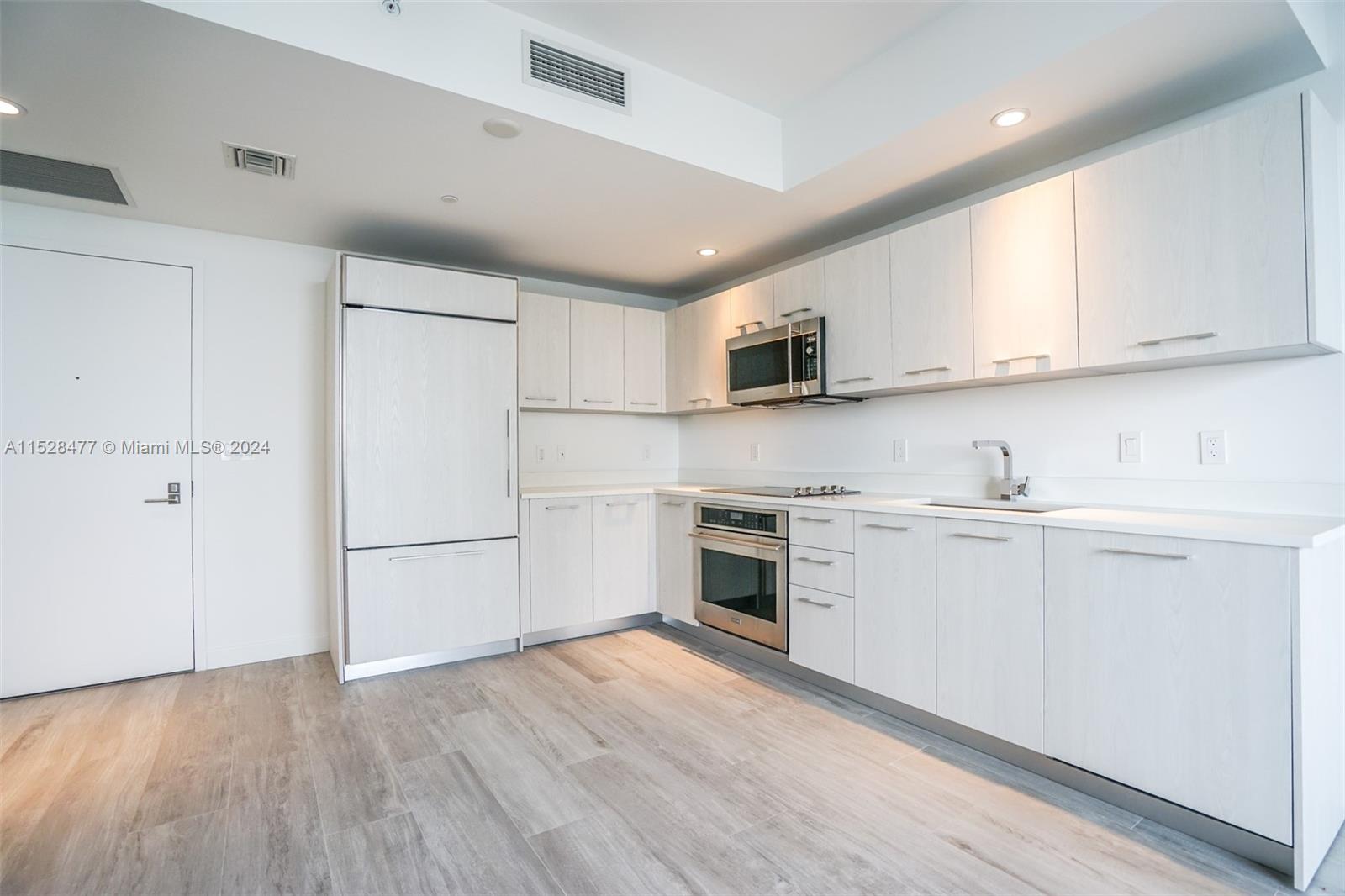 Miami, Florida 33130, 1 Bedroom Bedrooms, ,1 BathroomBathrooms,Residentiallease,For Rent,A11528477