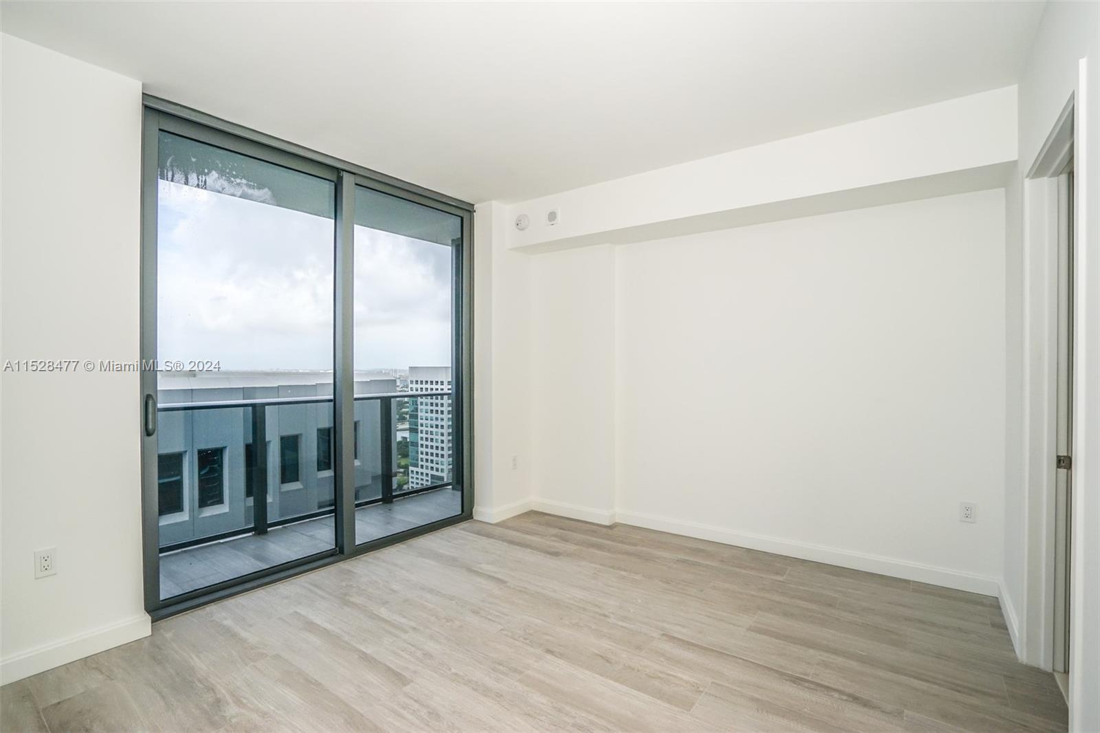 Miami, Florida 33130, 1 Bedroom Bedrooms, ,1 BathroomBathrooms,Residentiallease,For Rent,A11528477